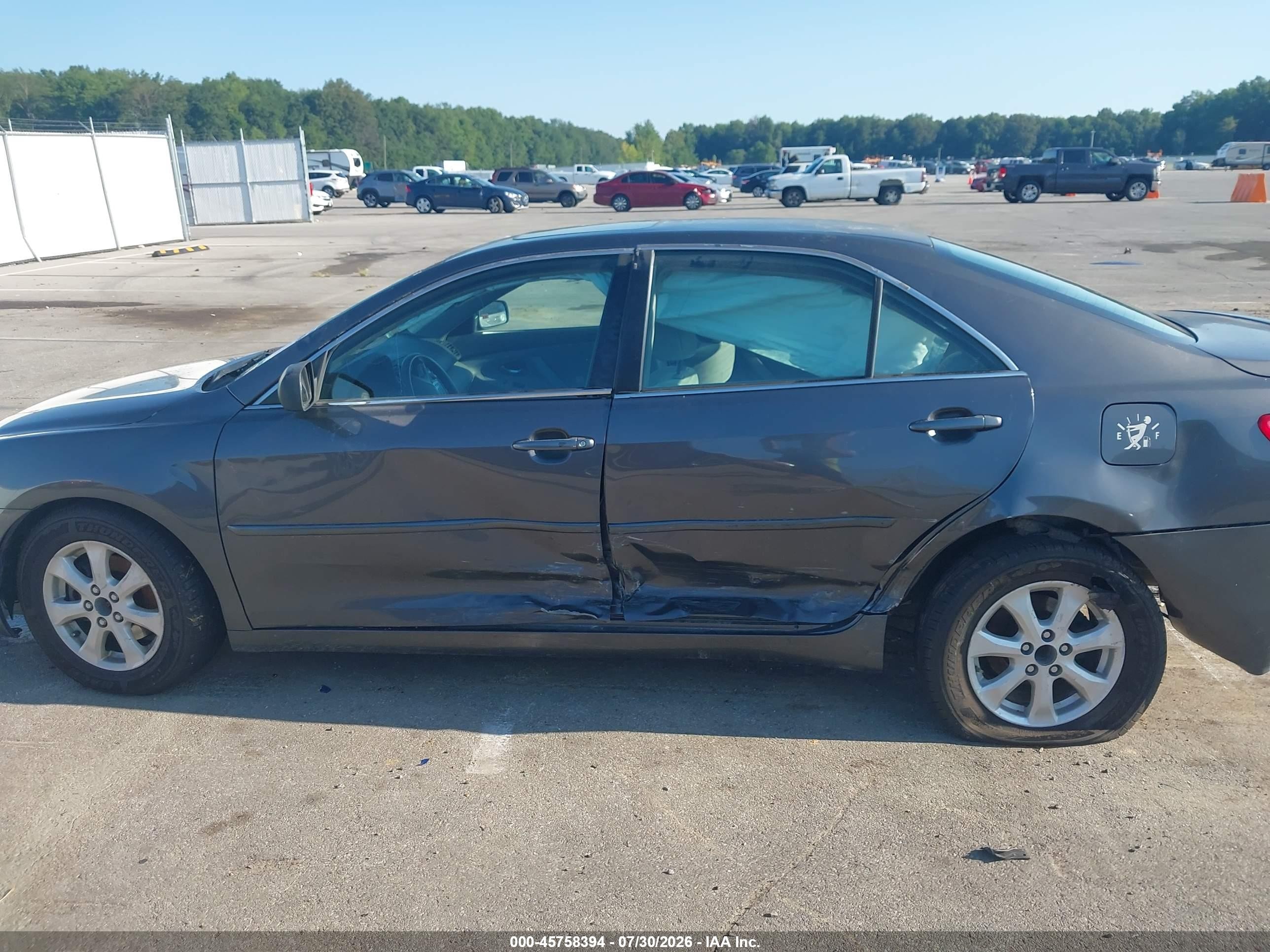 2007 Toyota Camry Le Серый vin: 4T4BE46K67R001832