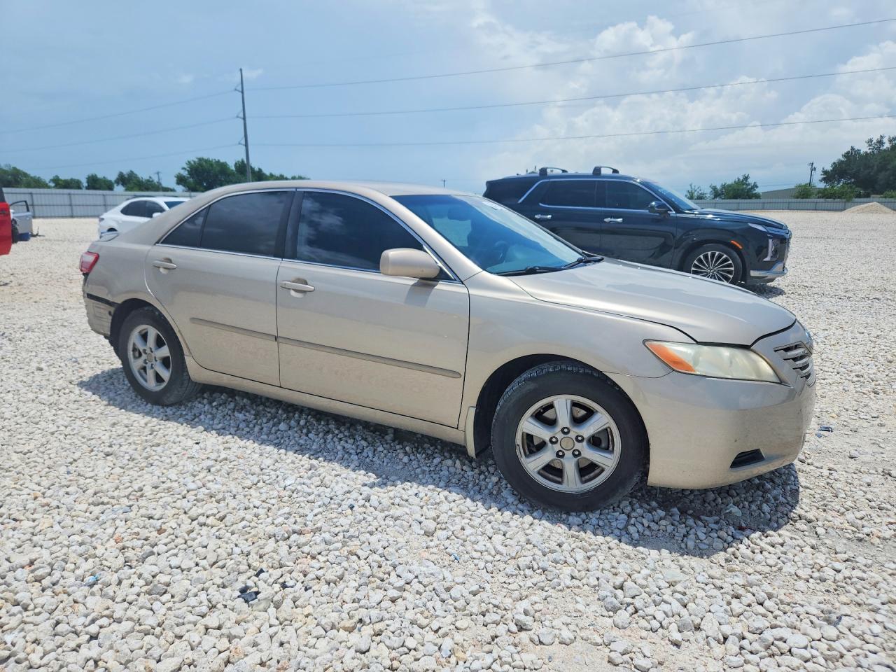 2008 Toyota Camry Le Gold vin: 4T4BE46K68R020771