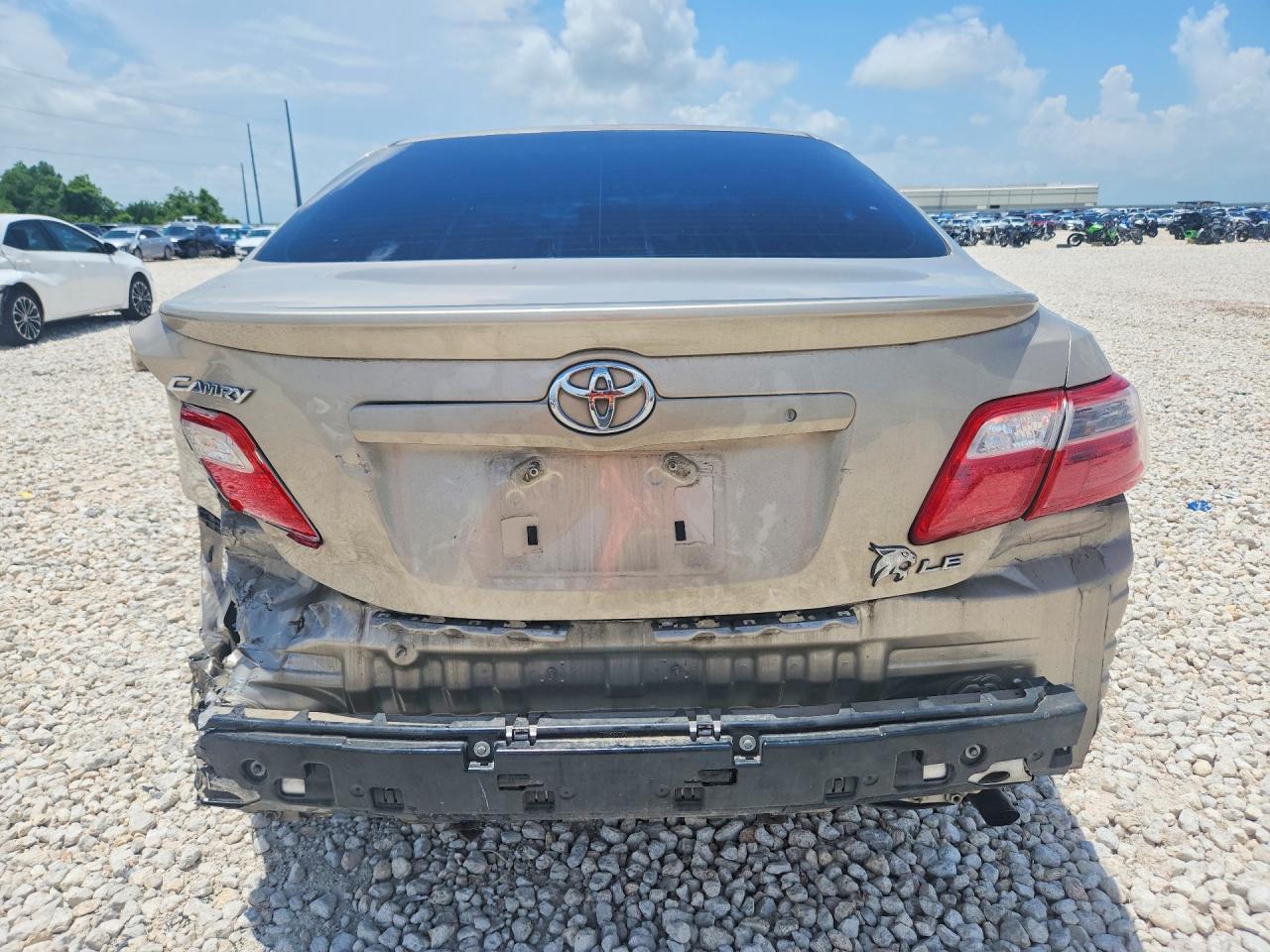 2008 Toyota Camry Le Gold vin: 4T4BE46K68R020771