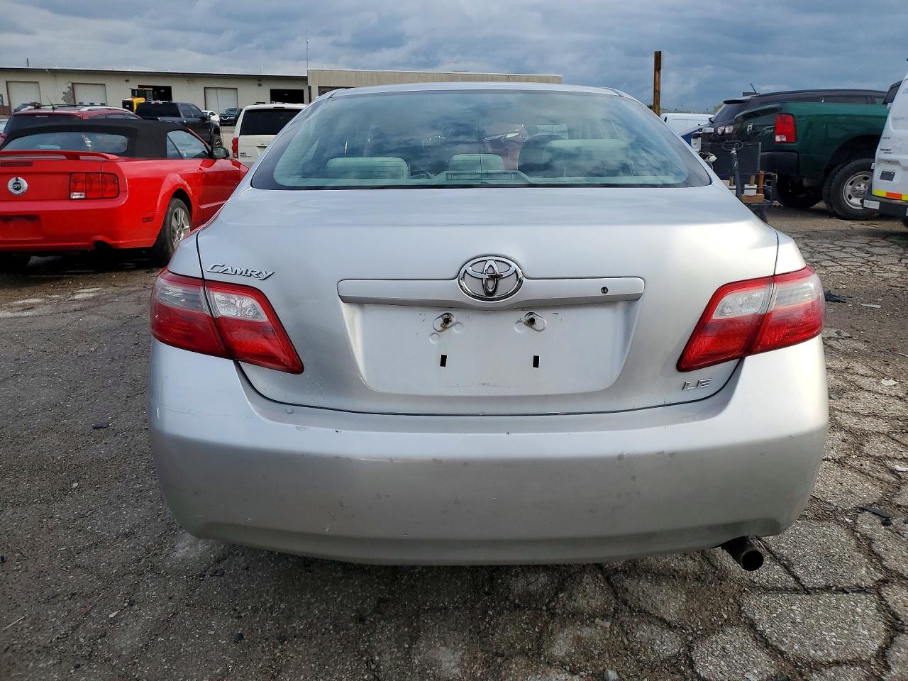 2008 Toyota Camry Le Серебряный vin: 4T4BE46K68R032502