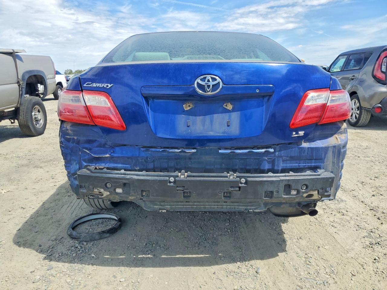 2008 Toyota Camry Le Blue vin: 4T4BE46K68R037652