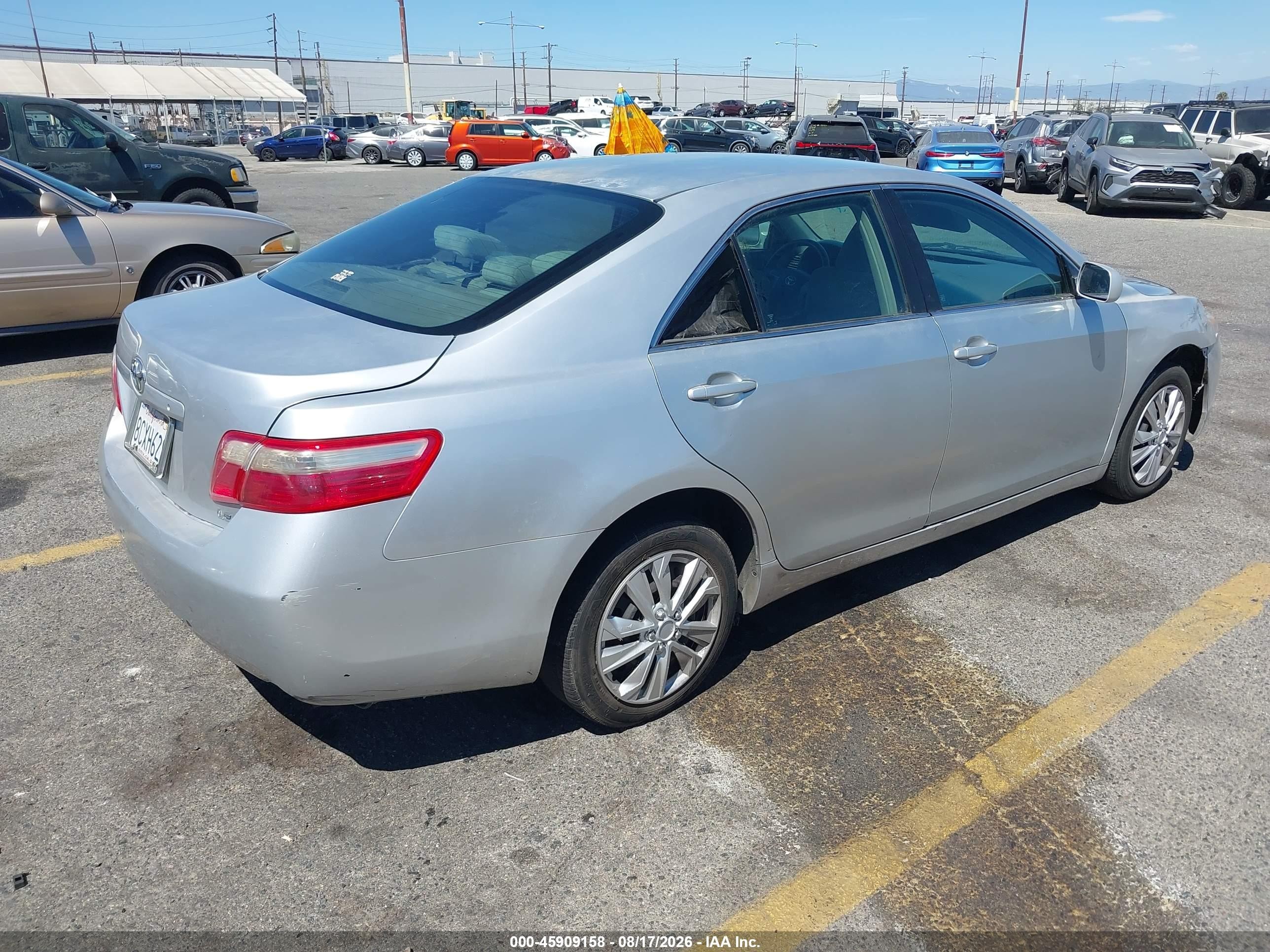 2009 Toyota Camry Le Silver vin: 4T4BE46K69R070443
