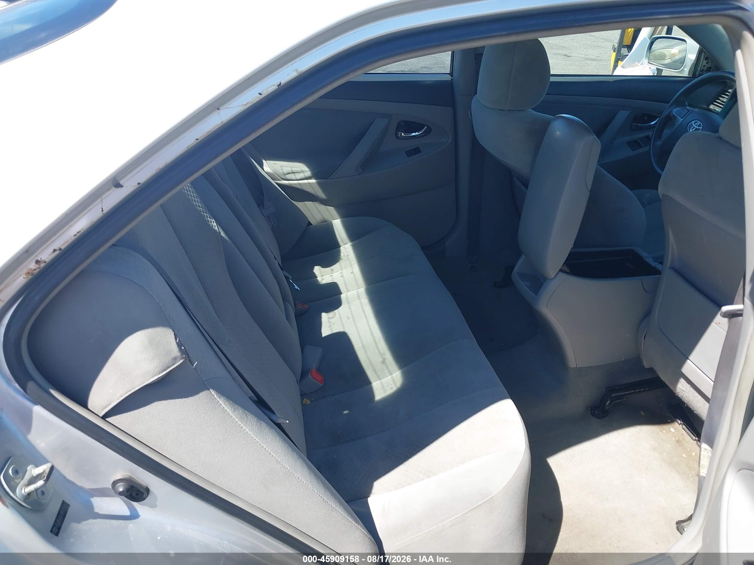 2009 Toyota Camry Le Silver vin: 4T4BE46K69R070443