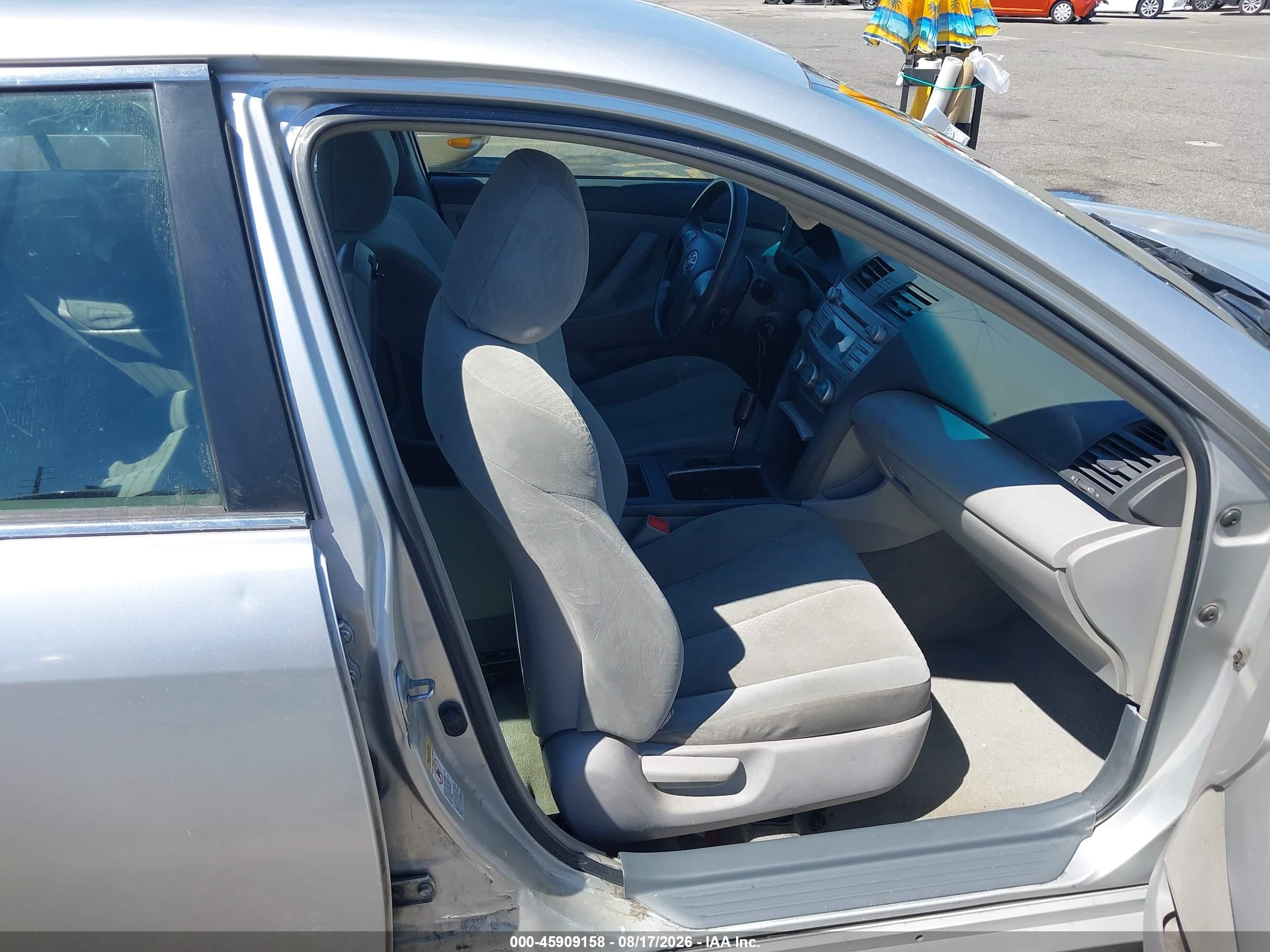 2009 Toyota Camry Le Silver vin: 4T4BE46K69R070443