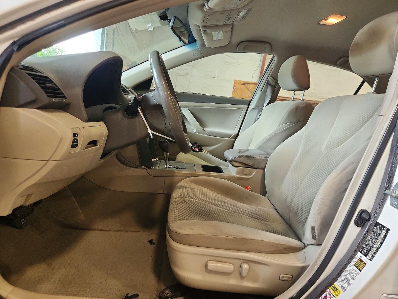 2009 Toyota Camry Le White vin: 4T4BE46K69R074685