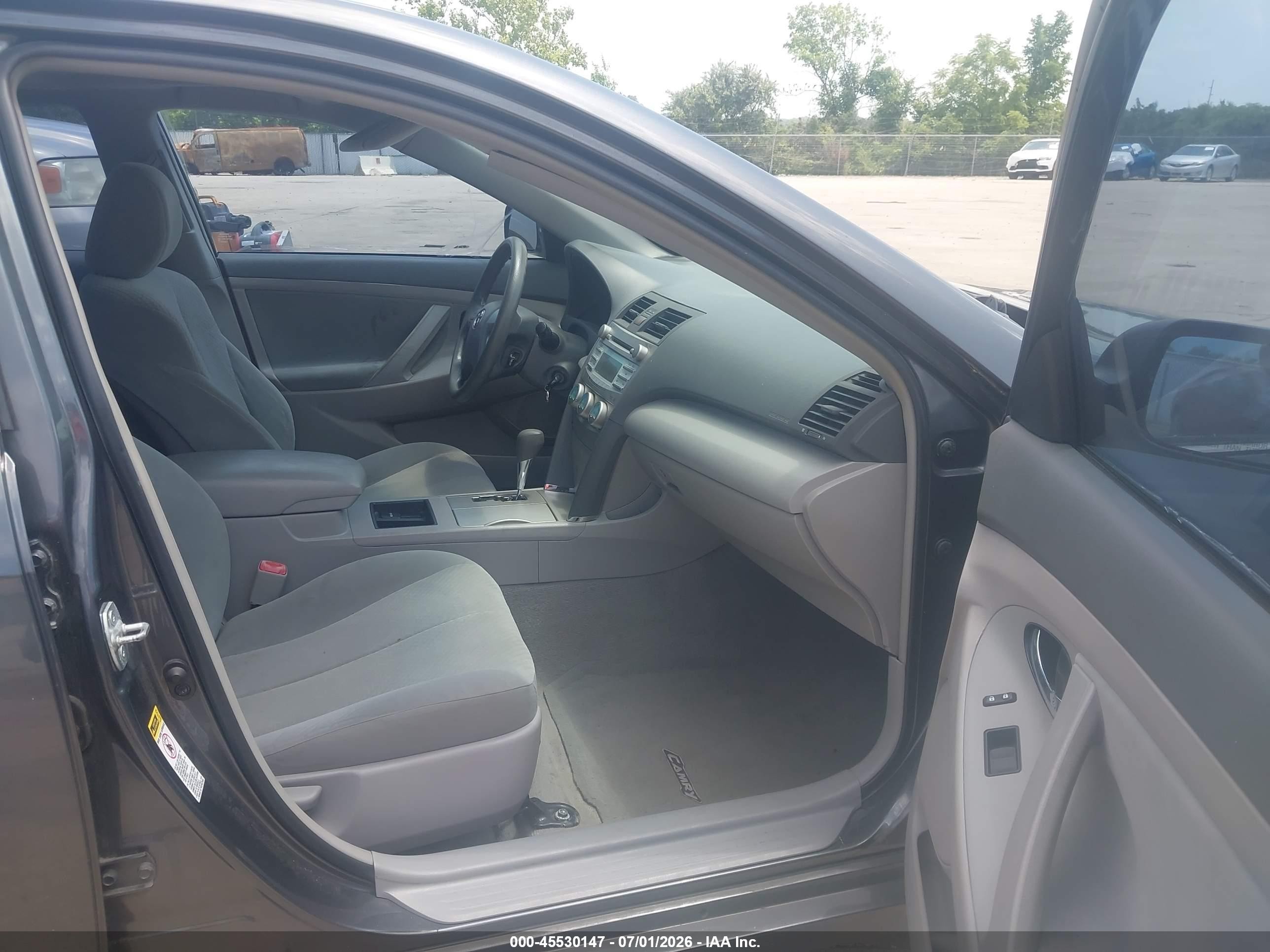 2009 Toyota Camry Le Gray vin: 4T4BE46K69R077232