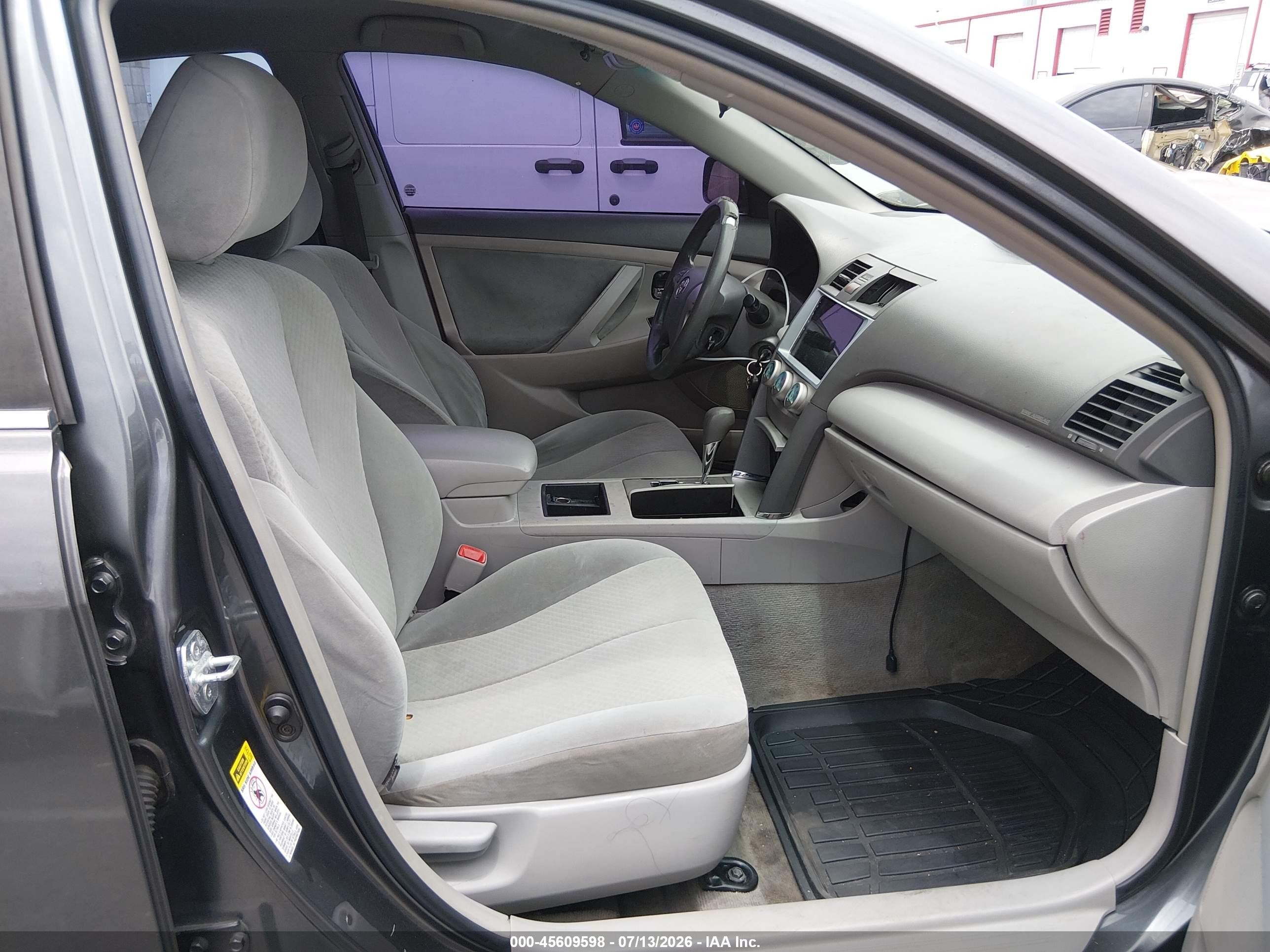 2009 Toyota Camry Le Gray vin: 4T4BE46K69R089056