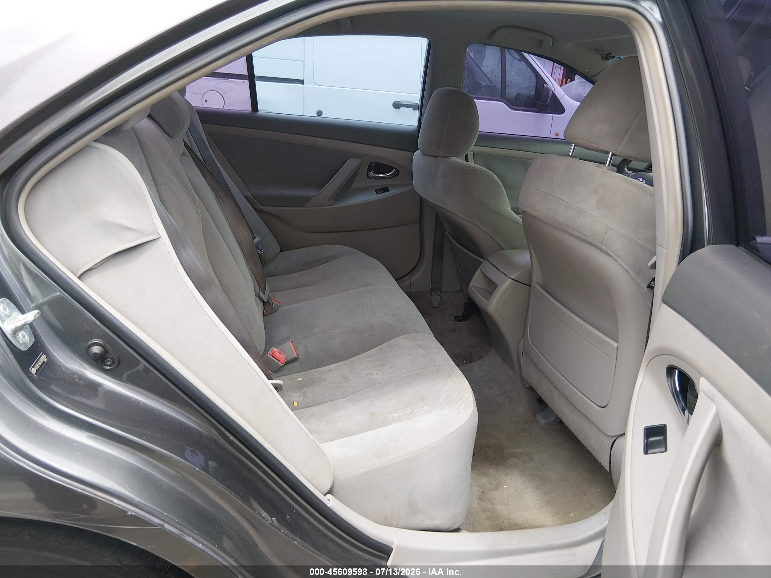 2009 Toyota Camry Le Gray vin: 4T4BE46K69R089056