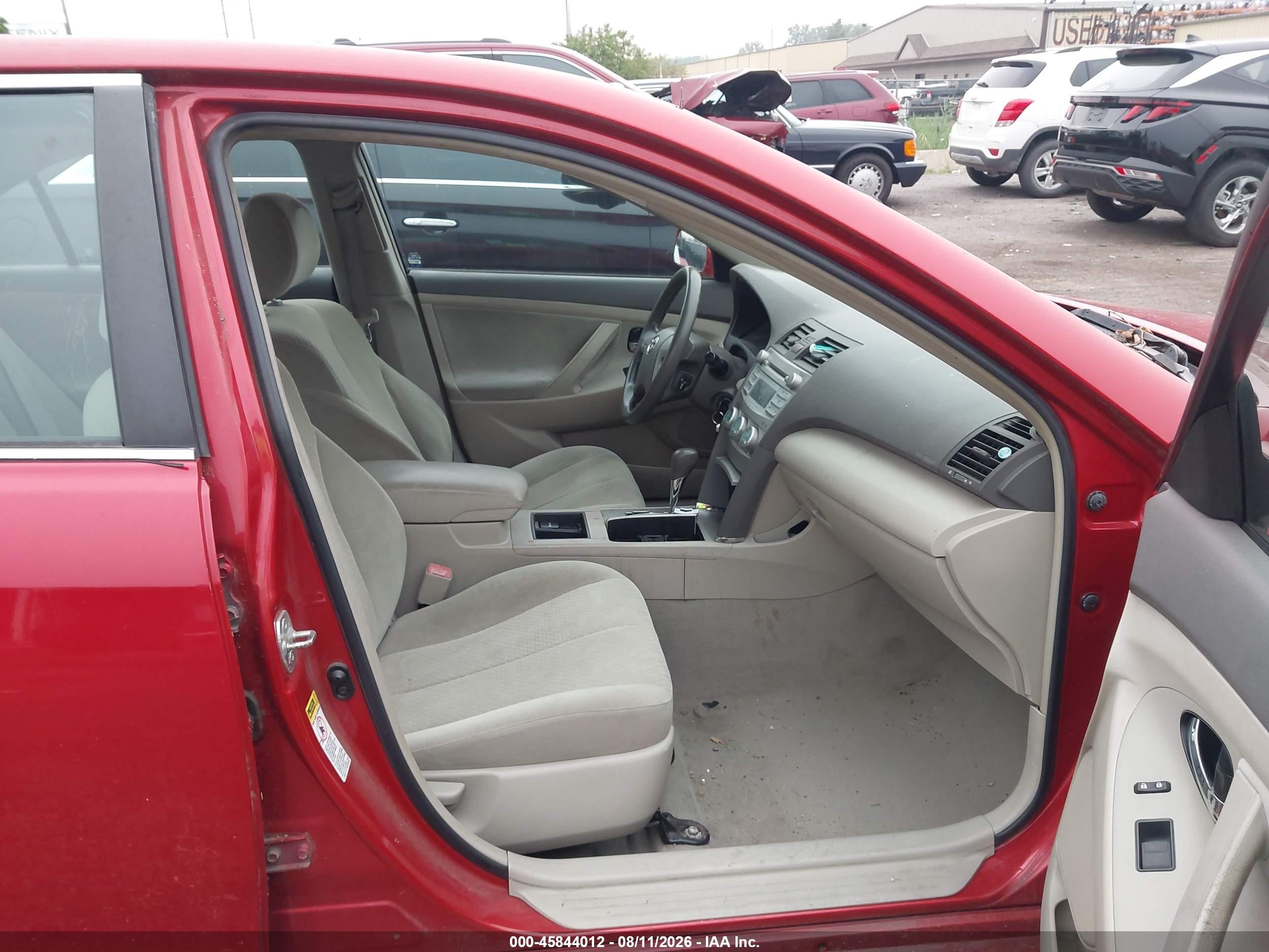 2009 Toyota Camry Le Red vin: 4T4BE46K69R090899