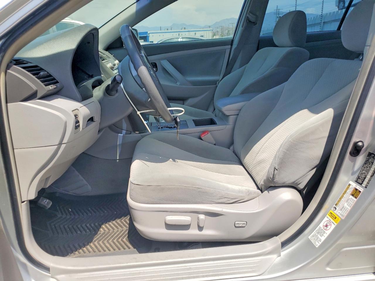 2009 Toyota Camry Le Silver vin: 4T4BE46K69R092331