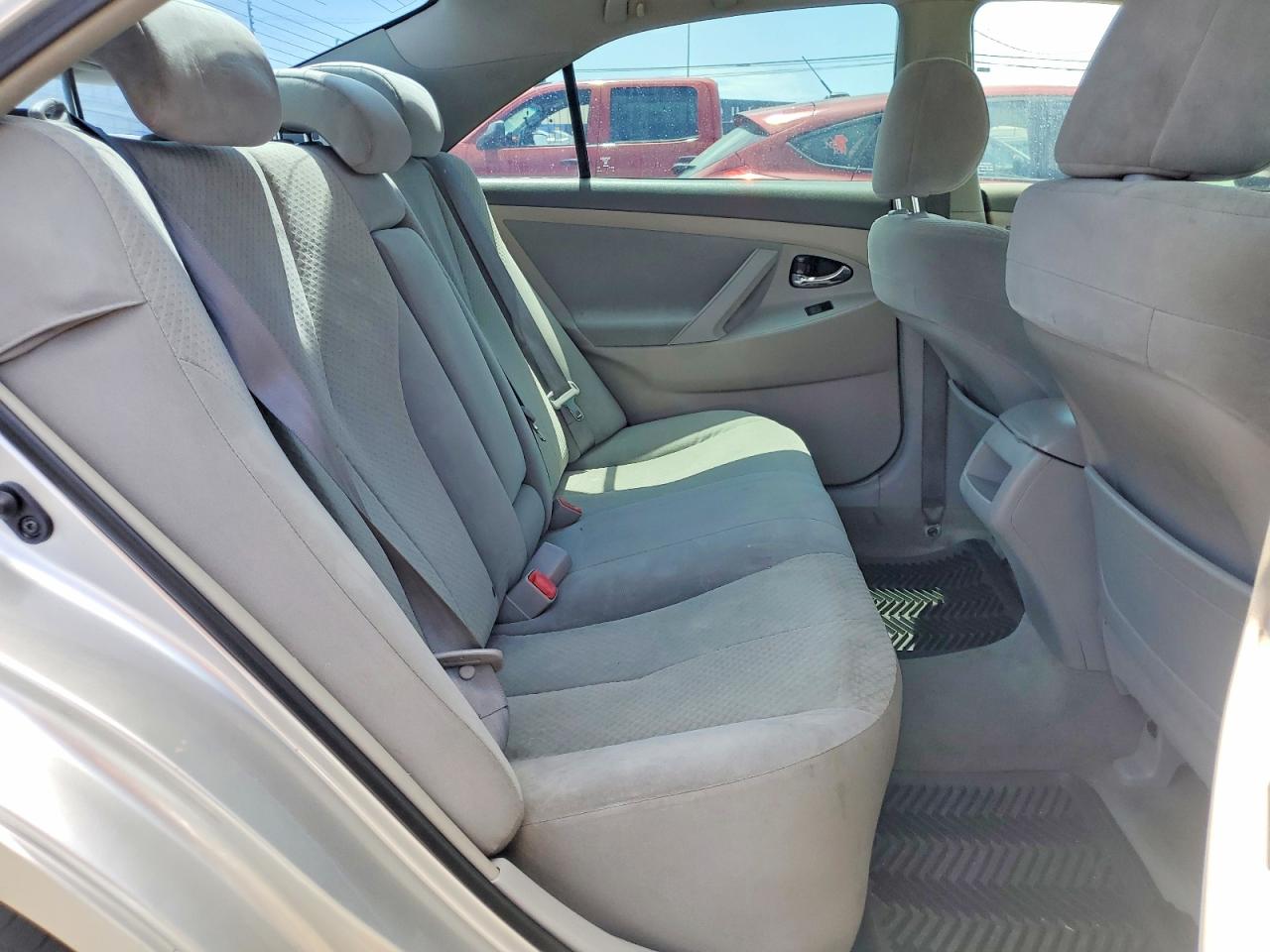 2009 Toyota Camry Le Silver vin: 4T4BE46K69R092331