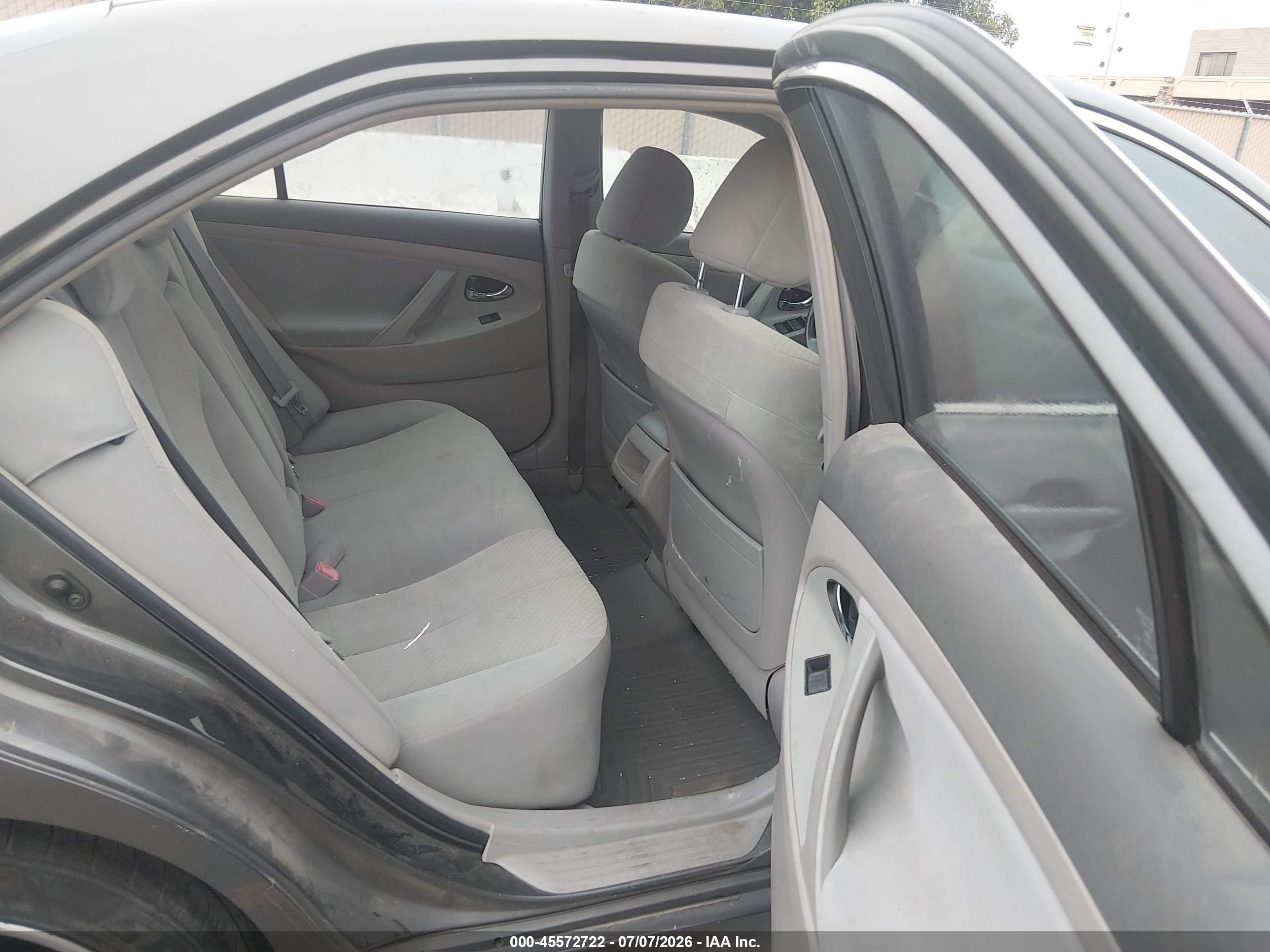2009 Toyota Camry Le Gray vin: 4T4BE46K69R098923