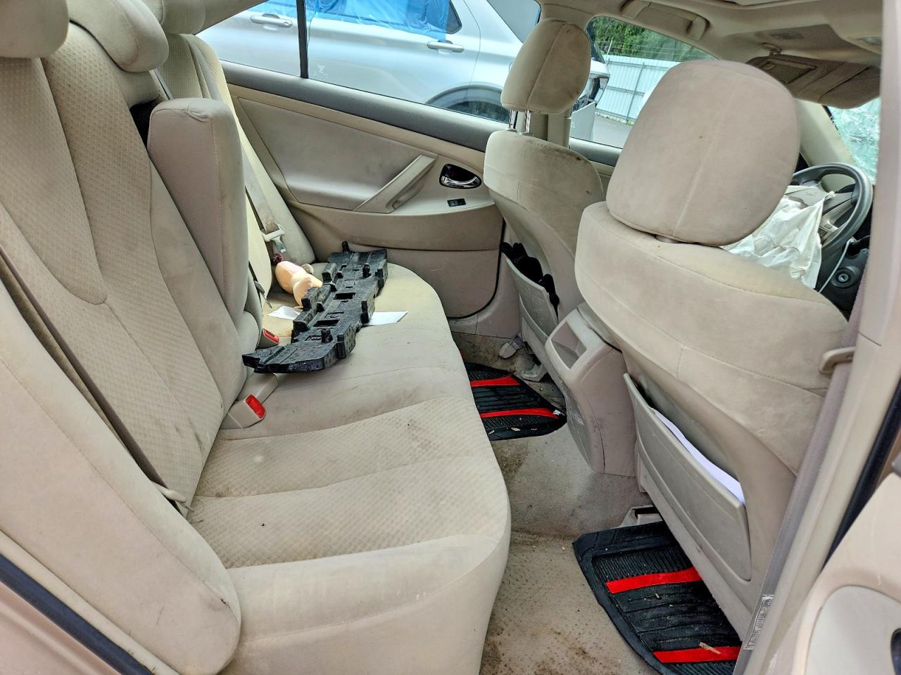 2009 Toyota Camry Le Gold vin: 4T4BE46K69R101576