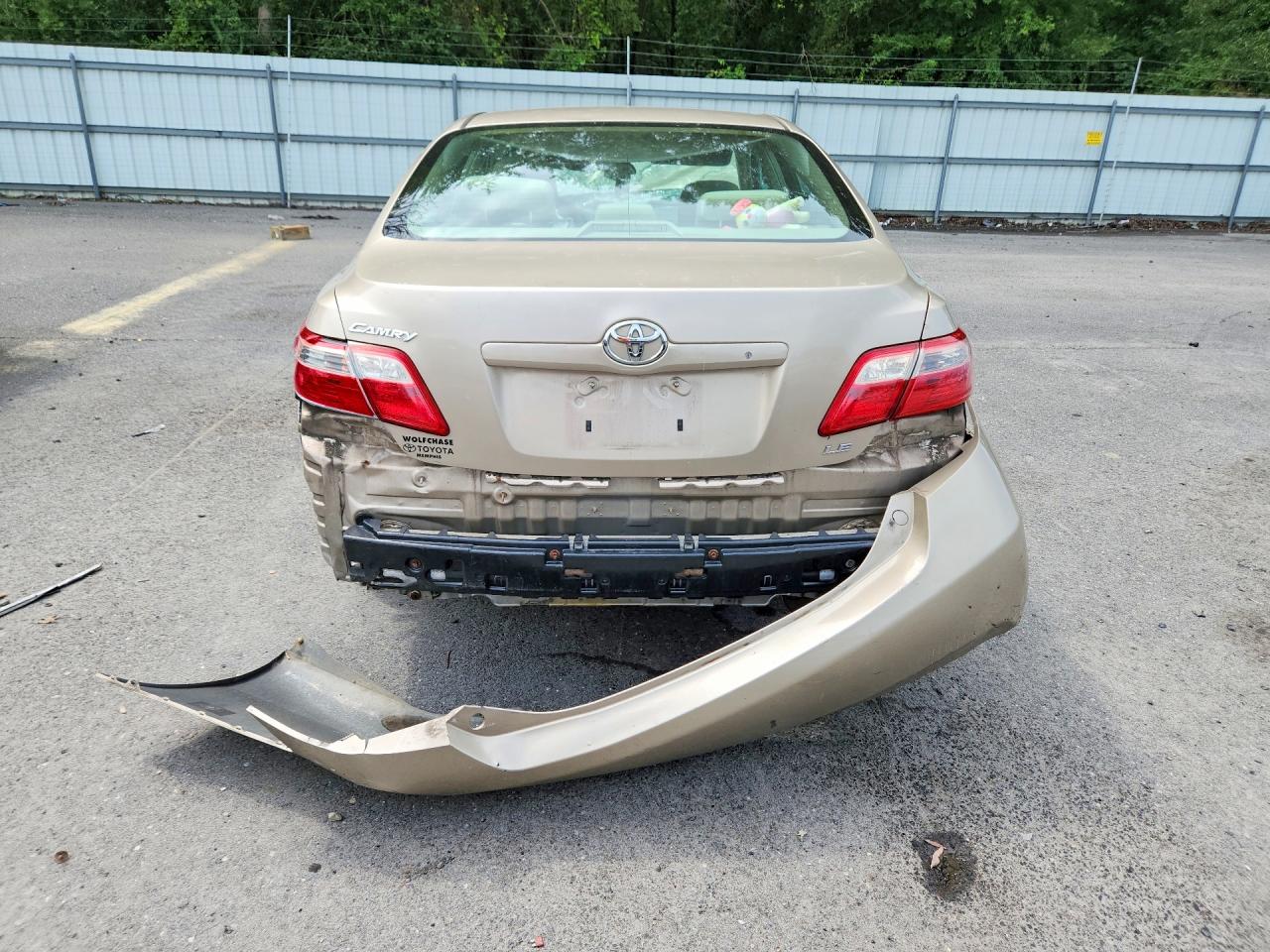 2009 Toyota Camry Le Gold vin: 4T4BE46K69R101576