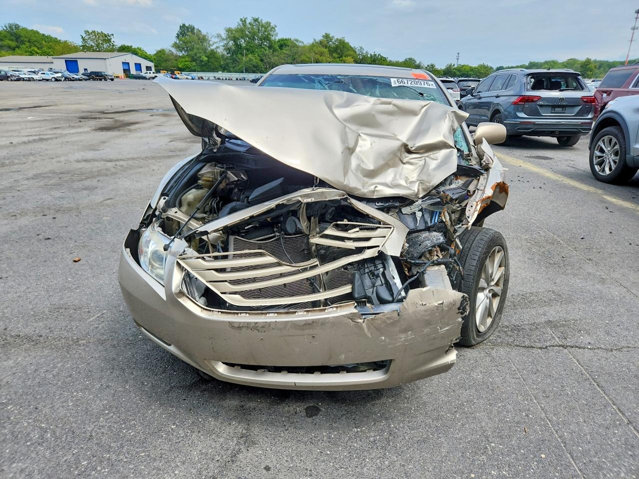 2009 Toyota Camry Le Gold vin: 4T4BE46K69R101576