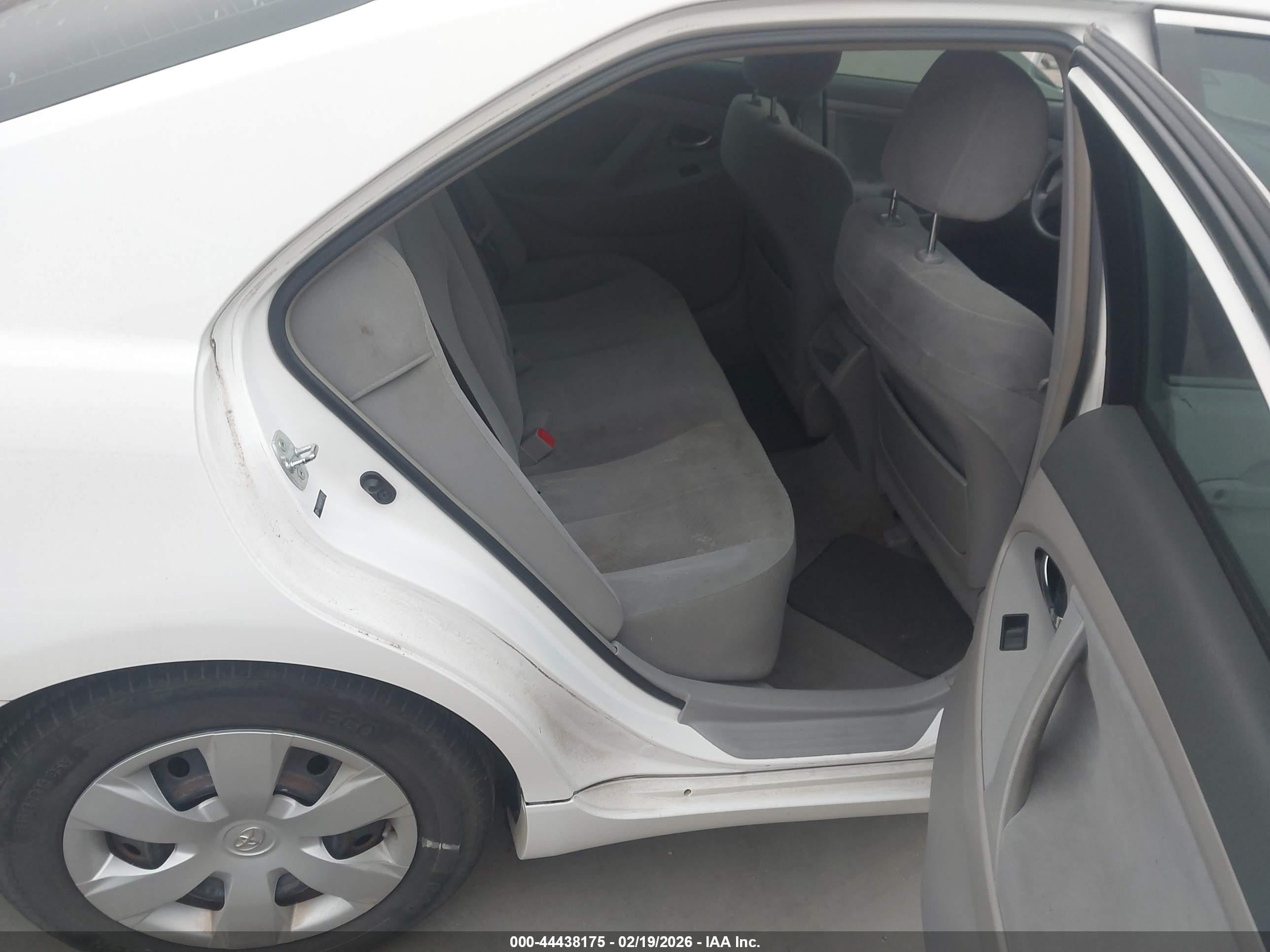 2009 Toyota Camry   White vin: 4T4BE46K69R112769