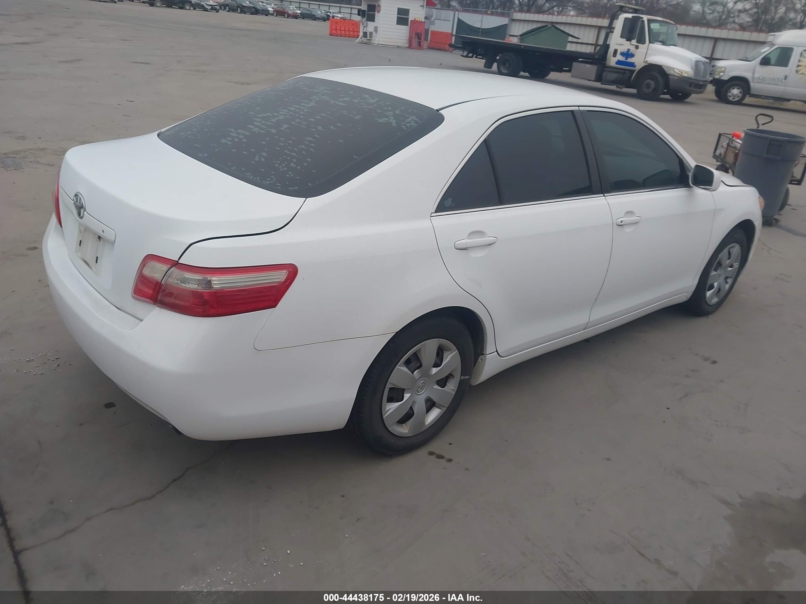 2009 Toyota Camry   White vin: 4T4BE46K69R112769