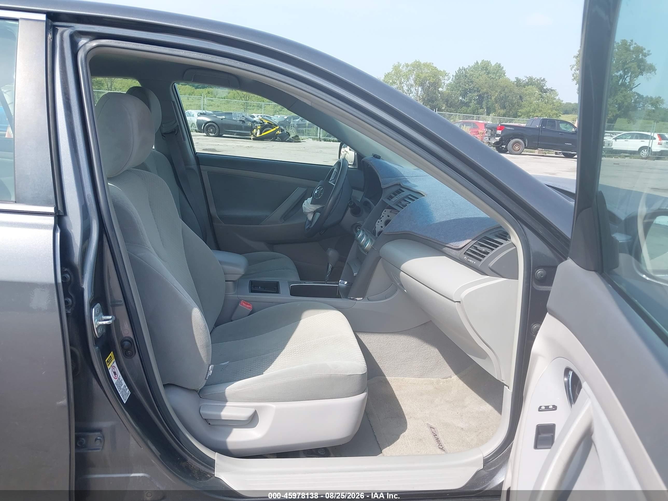 2009 Toyota Camry Le Gray vin: 4T4BE46K69R123321