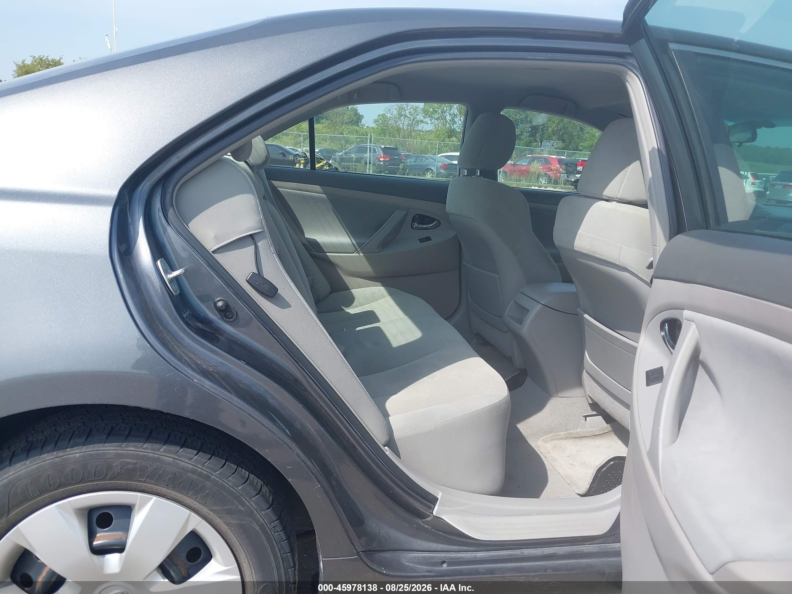 2009 Toyota Camry Le Gray vin: 4T4BE46K69R123321
