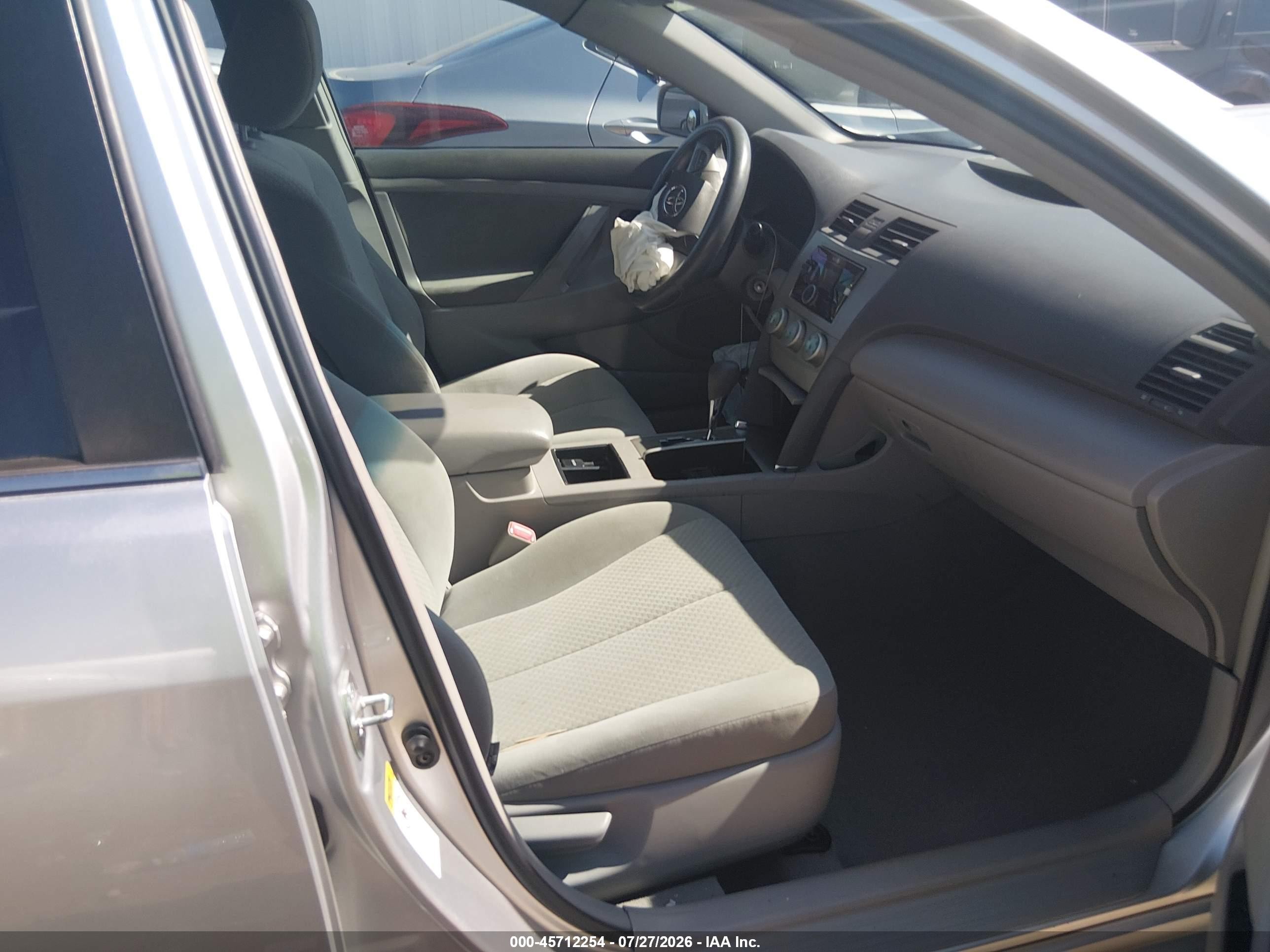 2008 Toyota Camry Le Серебряный vin: 4T4BE46K78R041290
