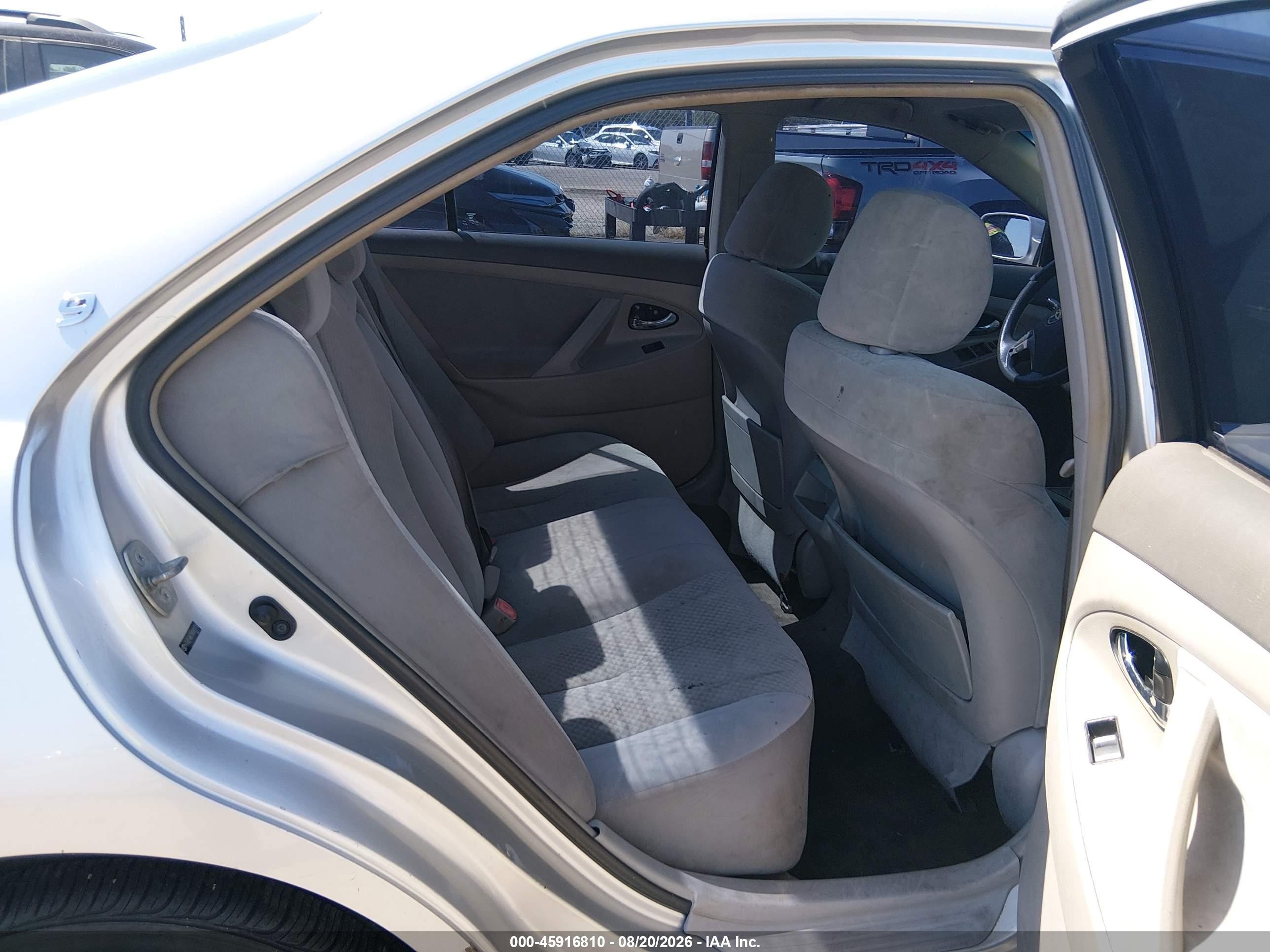2009 Toyota Camry Le Silver vin: 4T4BE46K79R080978