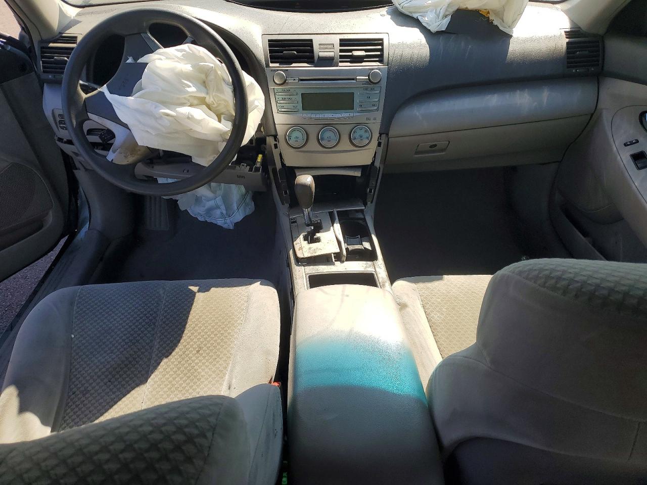 2009 Toyota Camry Le Silver vin: 4T4BE46K79R082861