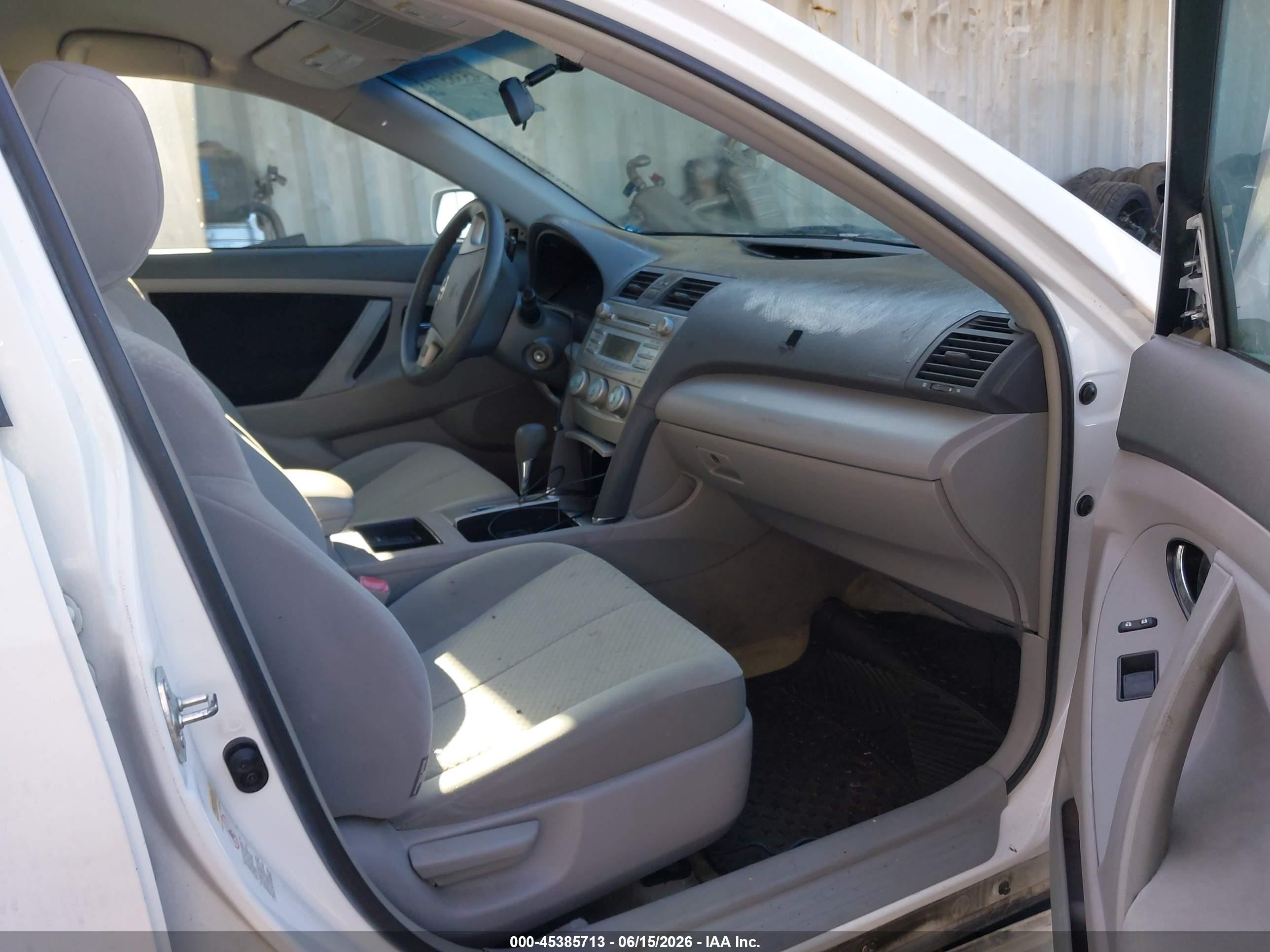 2009 Toyota Camry Le White vin: 4T4BE46K79R085744