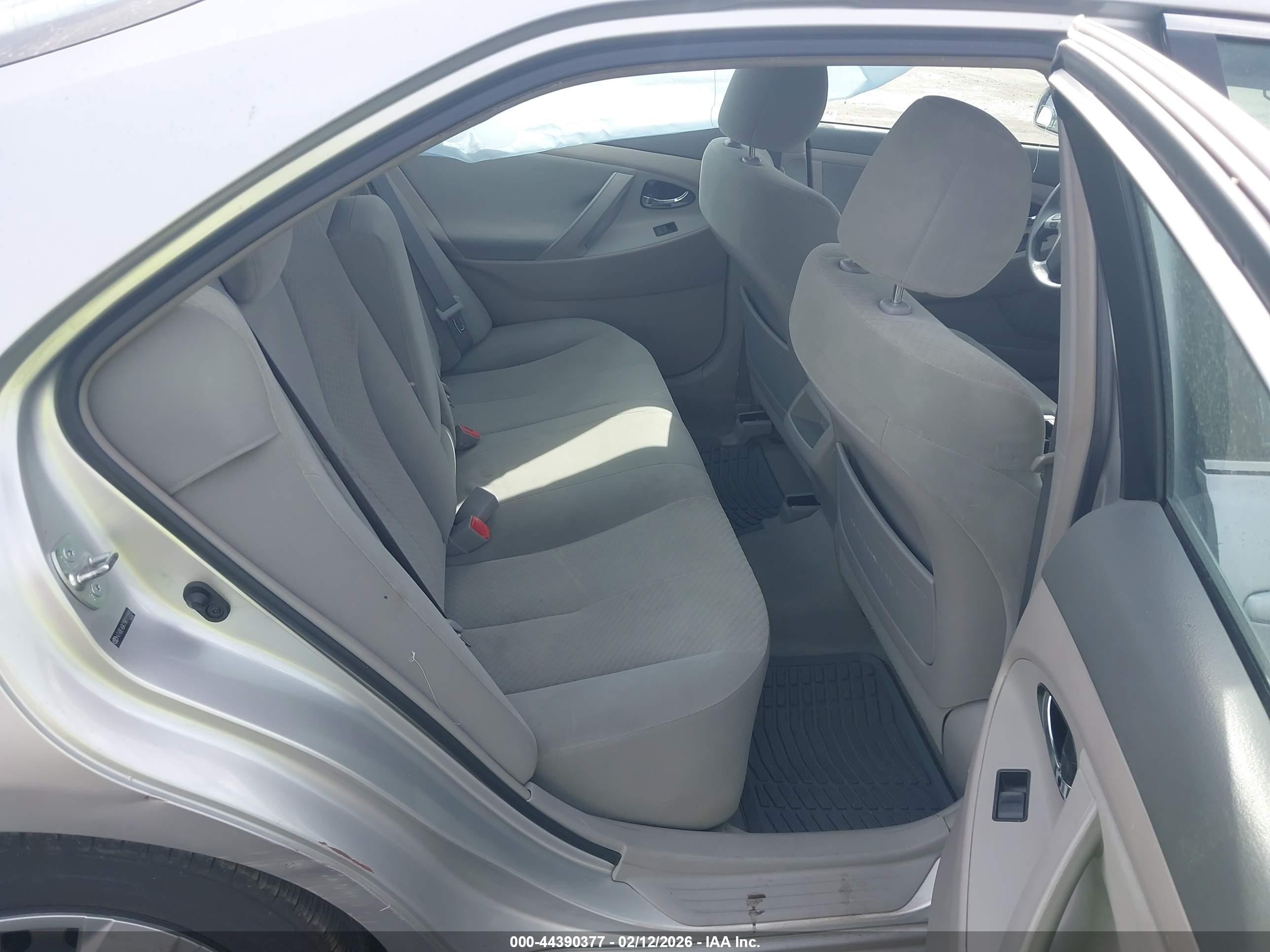 2009 Toyota Camry Le Silver vin: 4T4BE46K79R111999