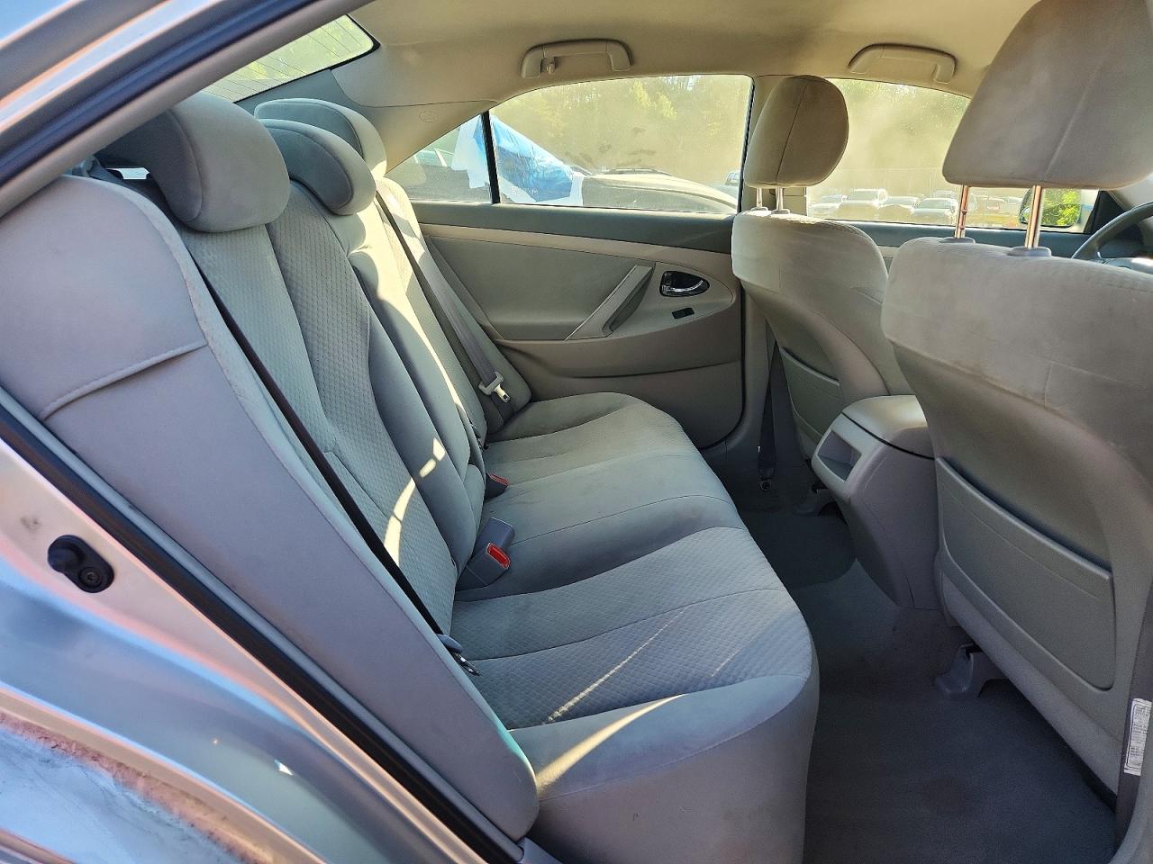 2009 Toyota Camry Le Silver vin: 4T4BE46K79R124087