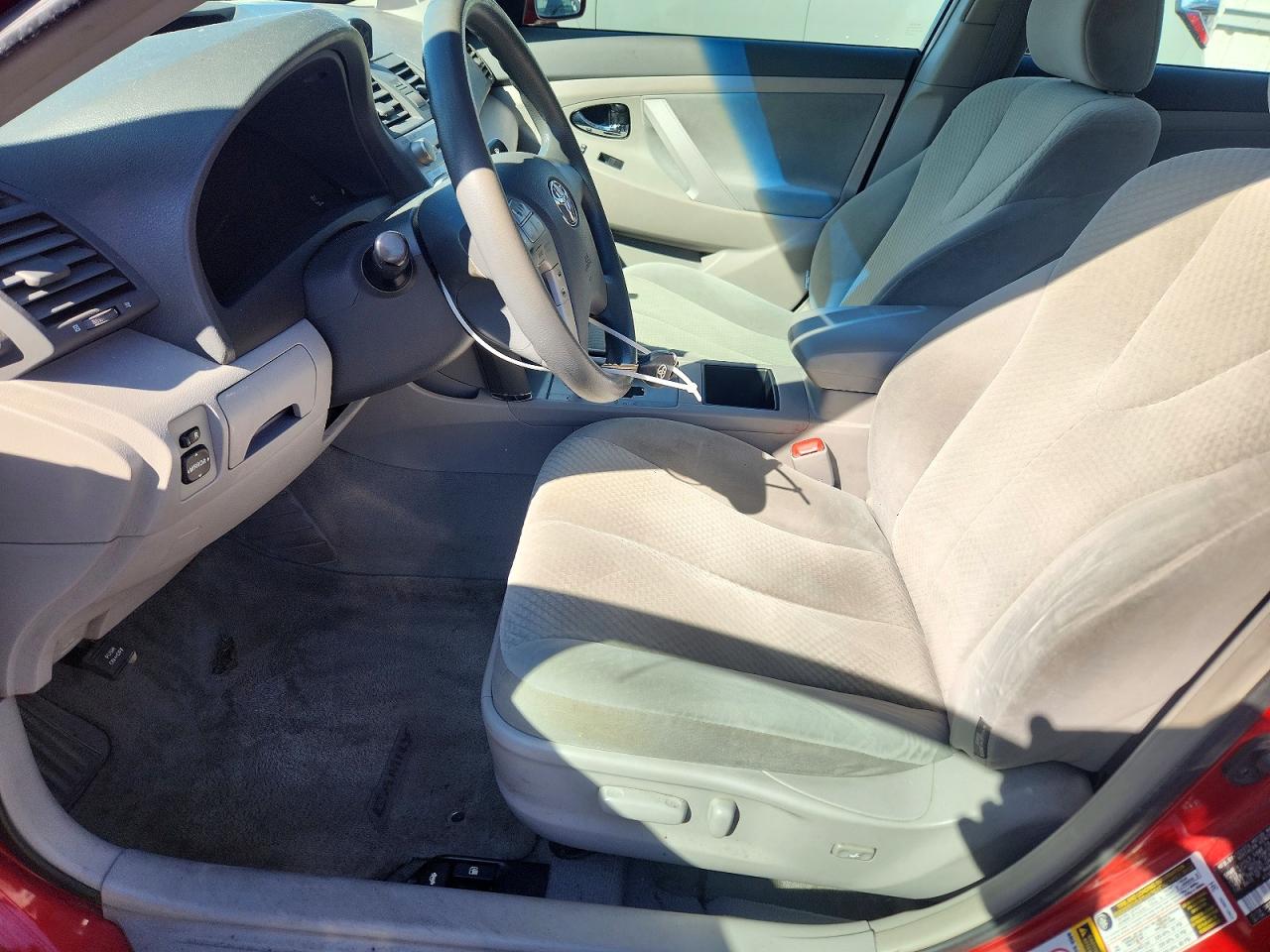 2008 Toyota Camry Le Red vin: 4T4BE46K88R042707