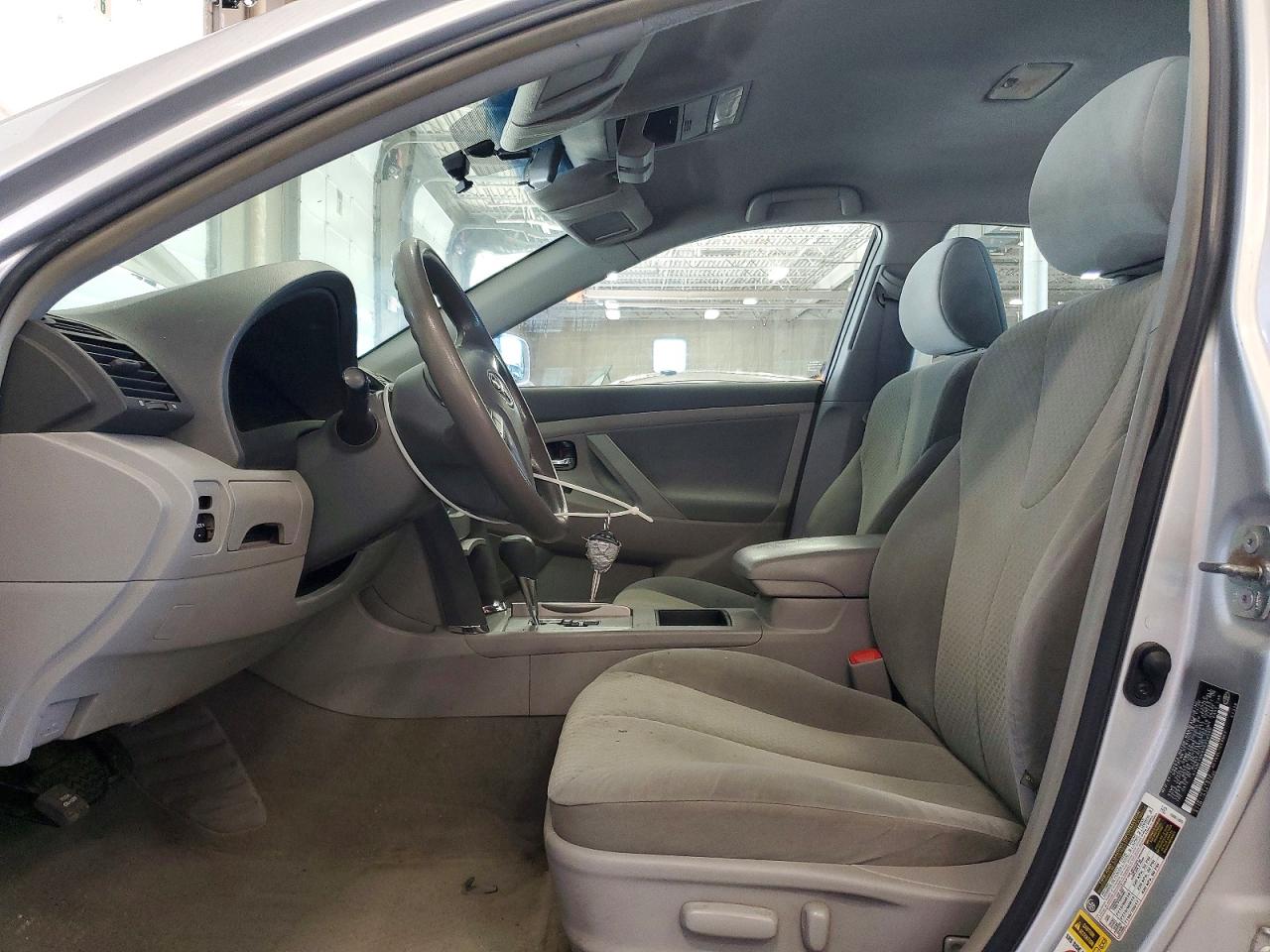 2009 Toyota Camry Le Серебряный vin: 4T4BE46K89R058200