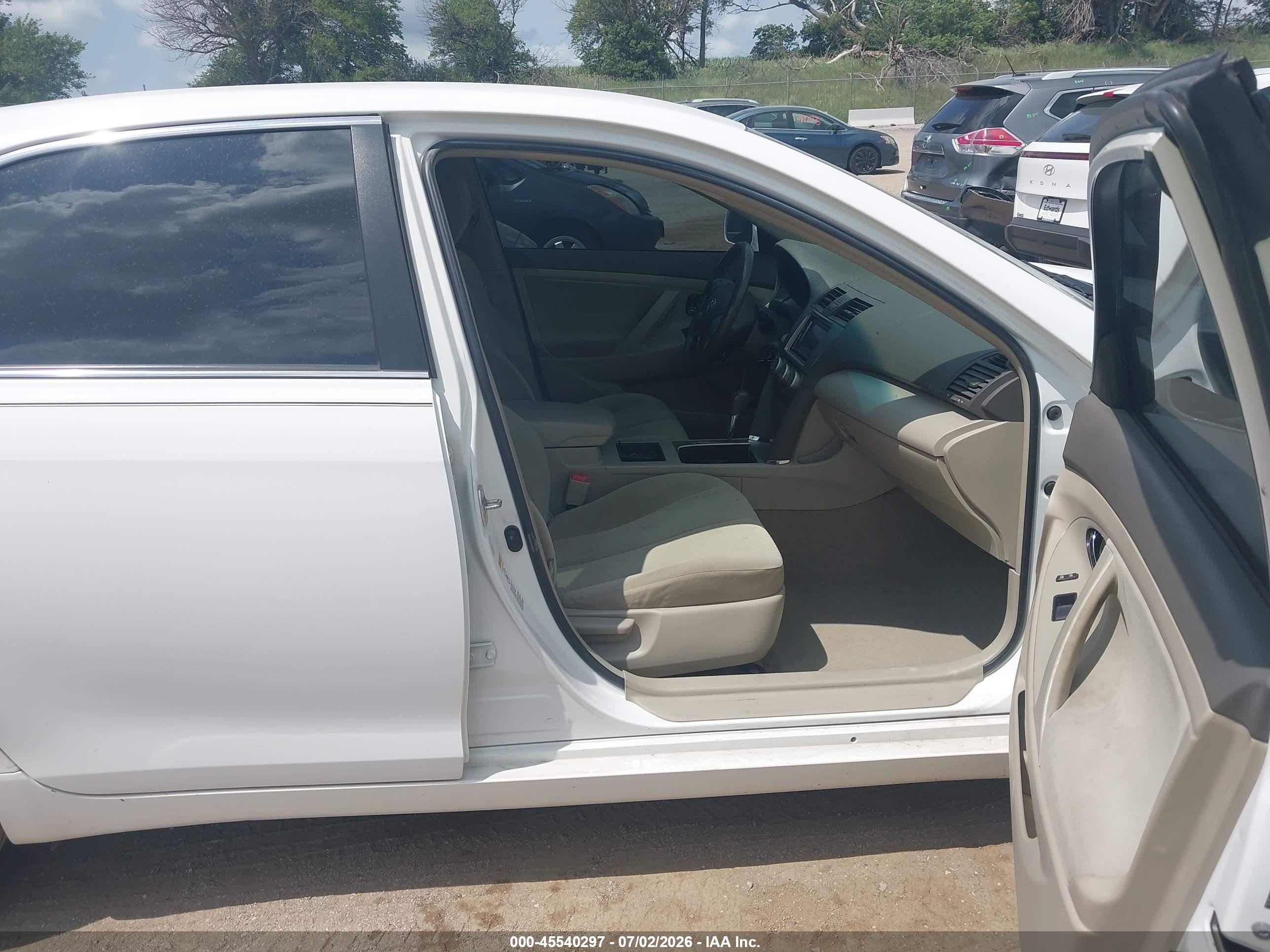 2009 Toyota Camry Le White vin: 4T4BE46K89R060027