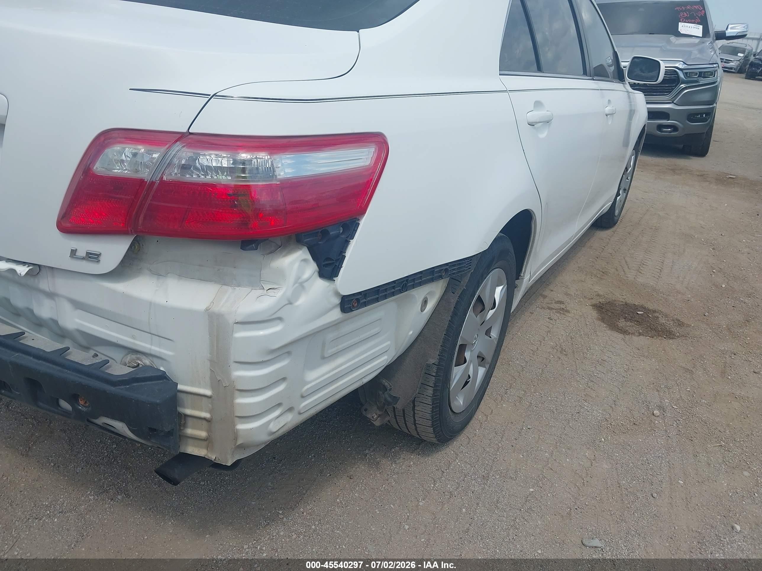 2009 Toyota Camry Le White vin: 4T4BE46K89R060027
