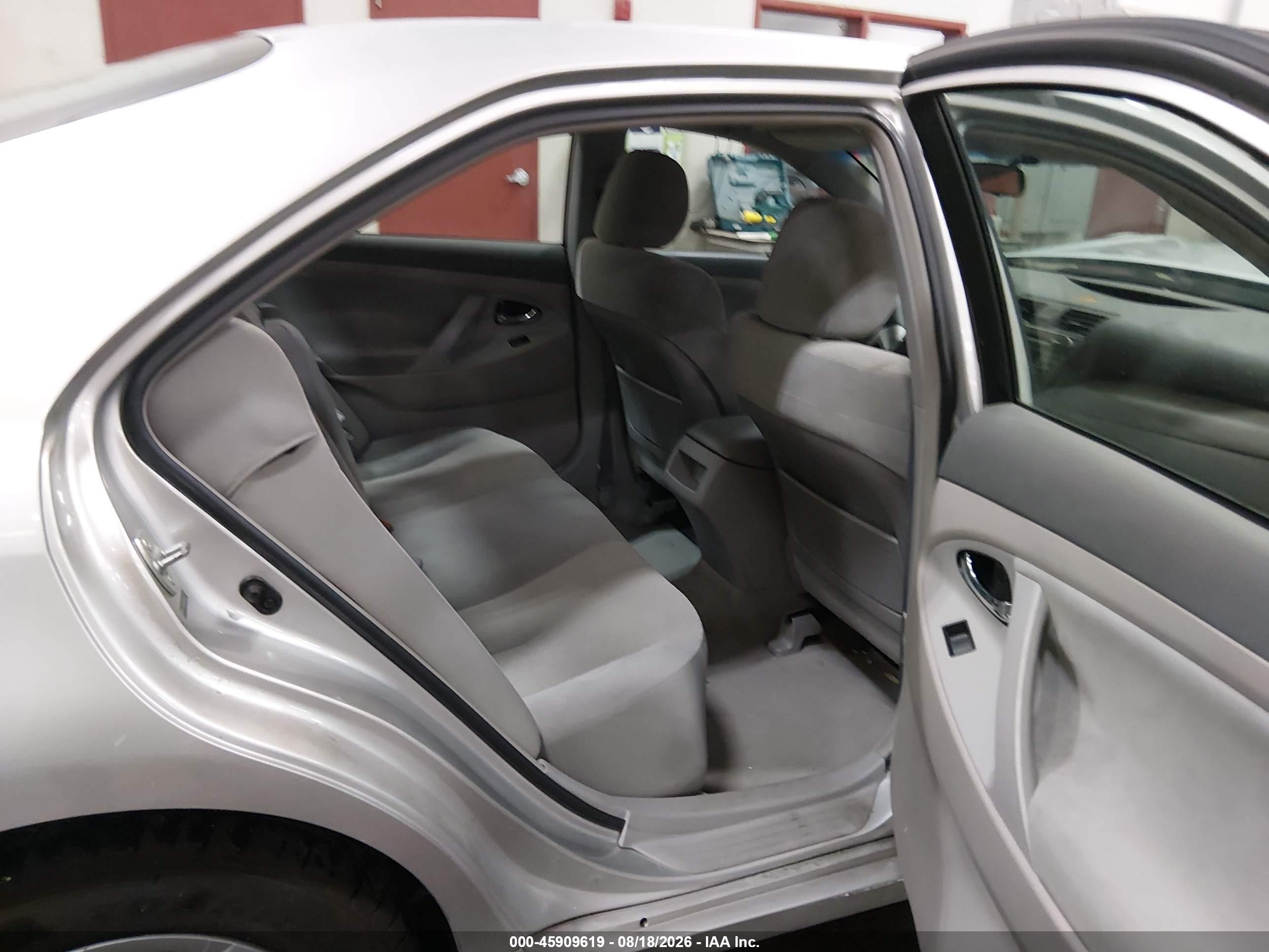 2009 Toyota Camry Le Silver vin: 4T4BE46K89R074316