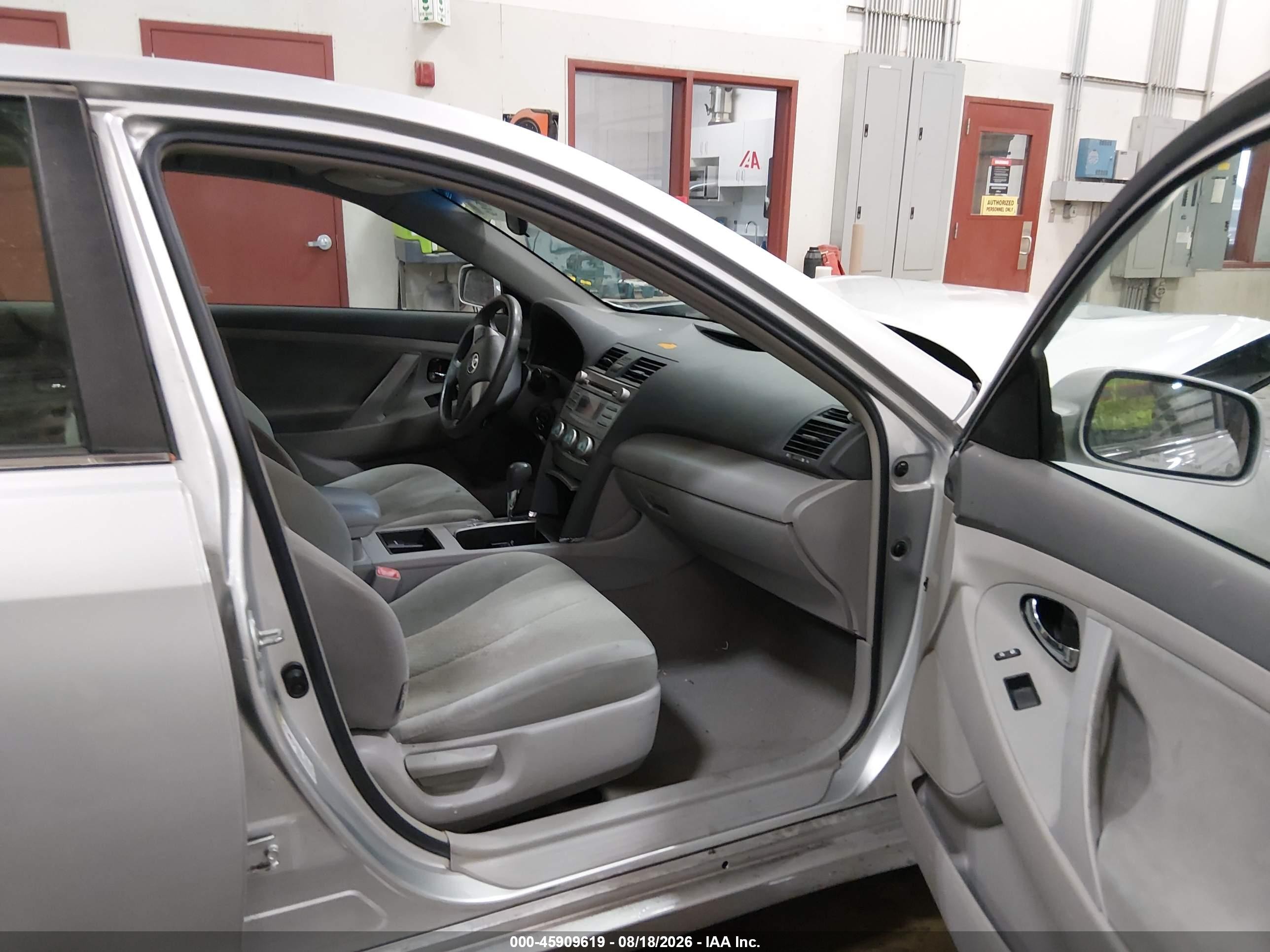 2009 Toyota Camry Le Silver vin: 4T4BE46K89R074316