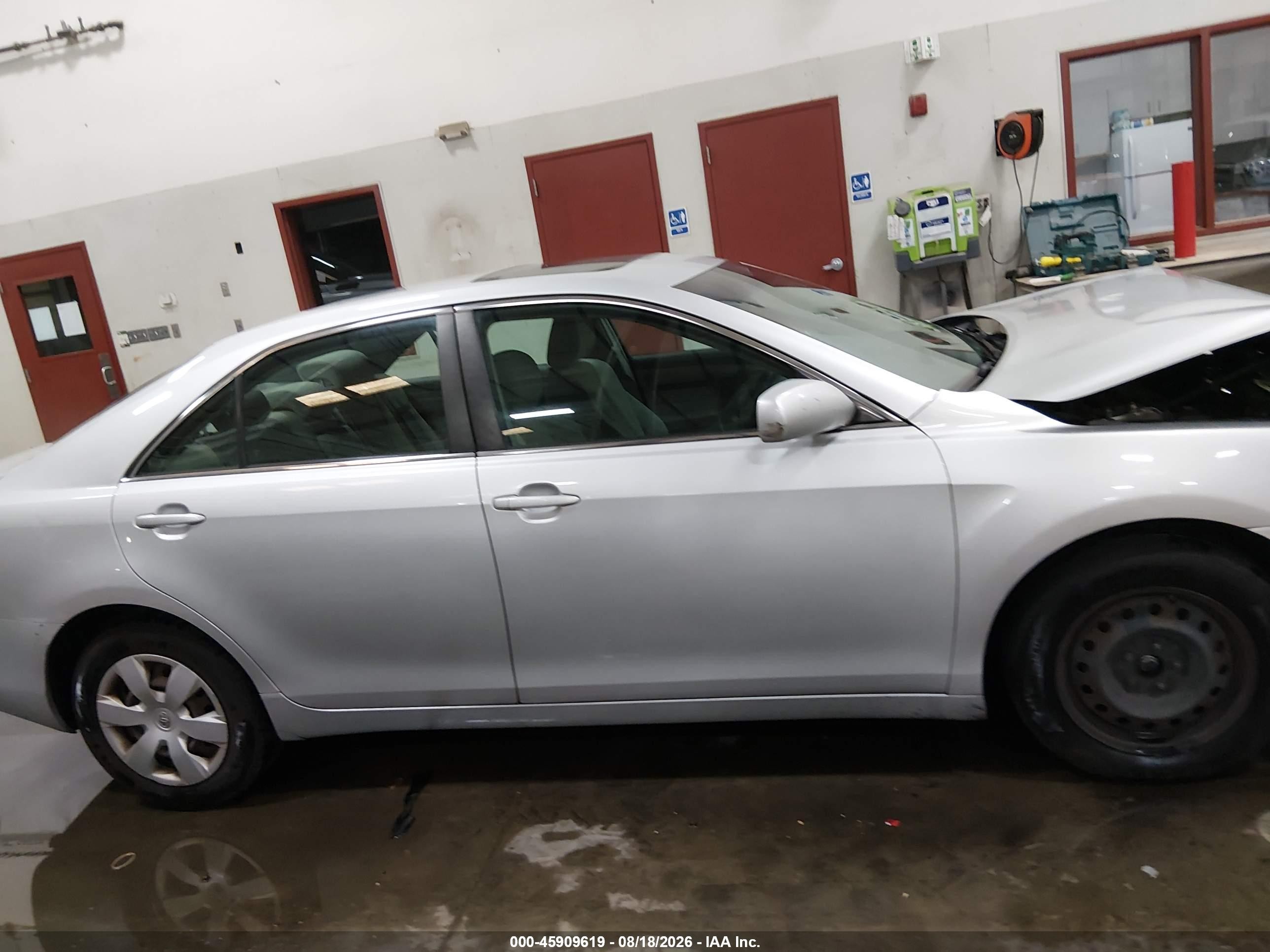 2009 Toyota Camry Le Silver vin: 4T4BE46K89R074316