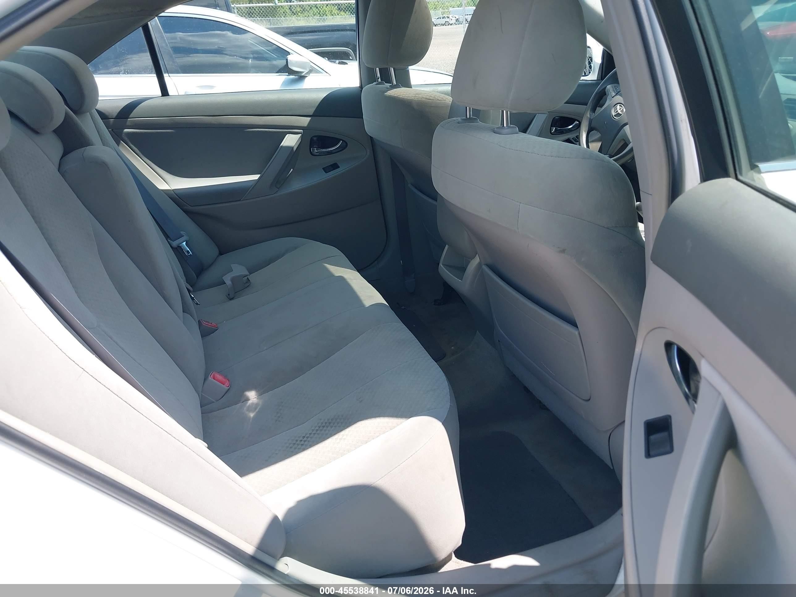 2009 Toyota Camry Le White vin: 4T4BE46K89R074462