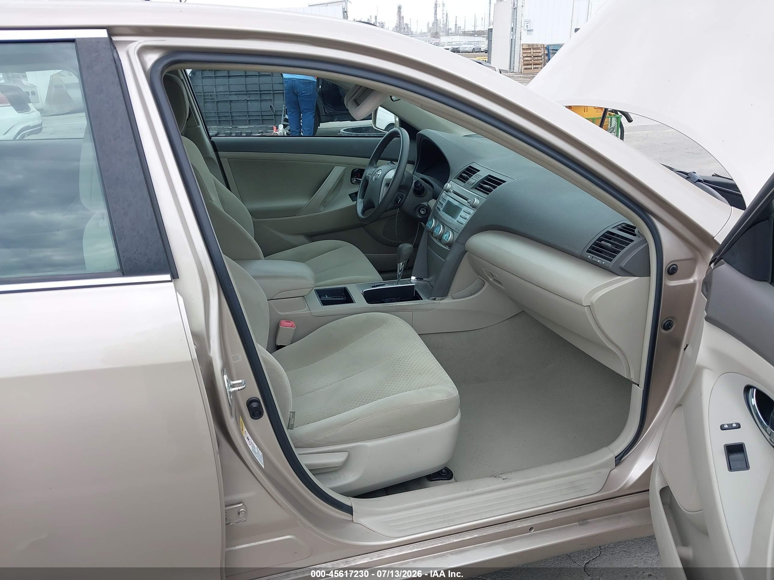 2009 Toyota Camry Le Champagne vin: 4T4BE46K89R087874