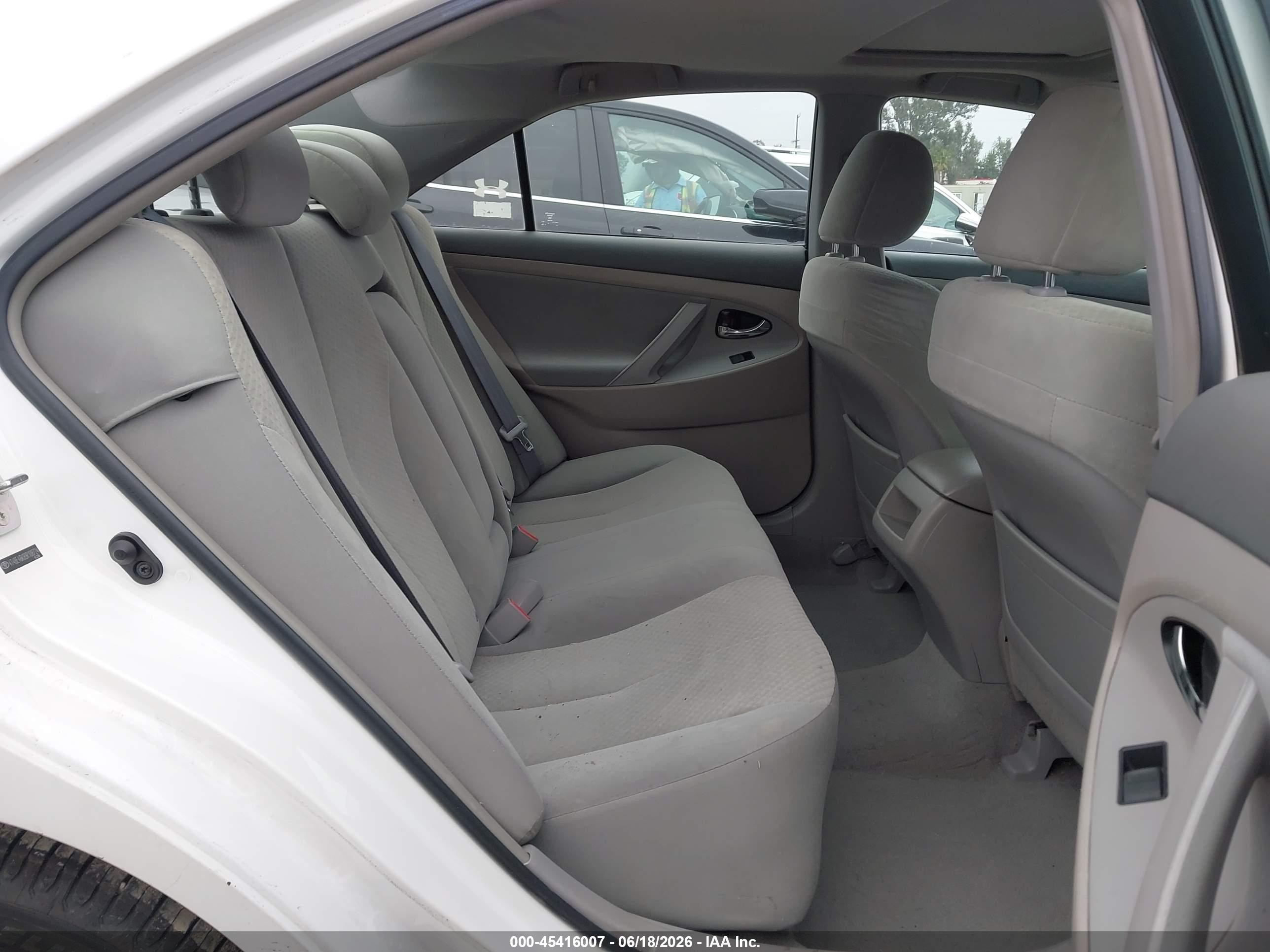 2009 Toyota Camry Le White vin: 4T4BE46K89R108724