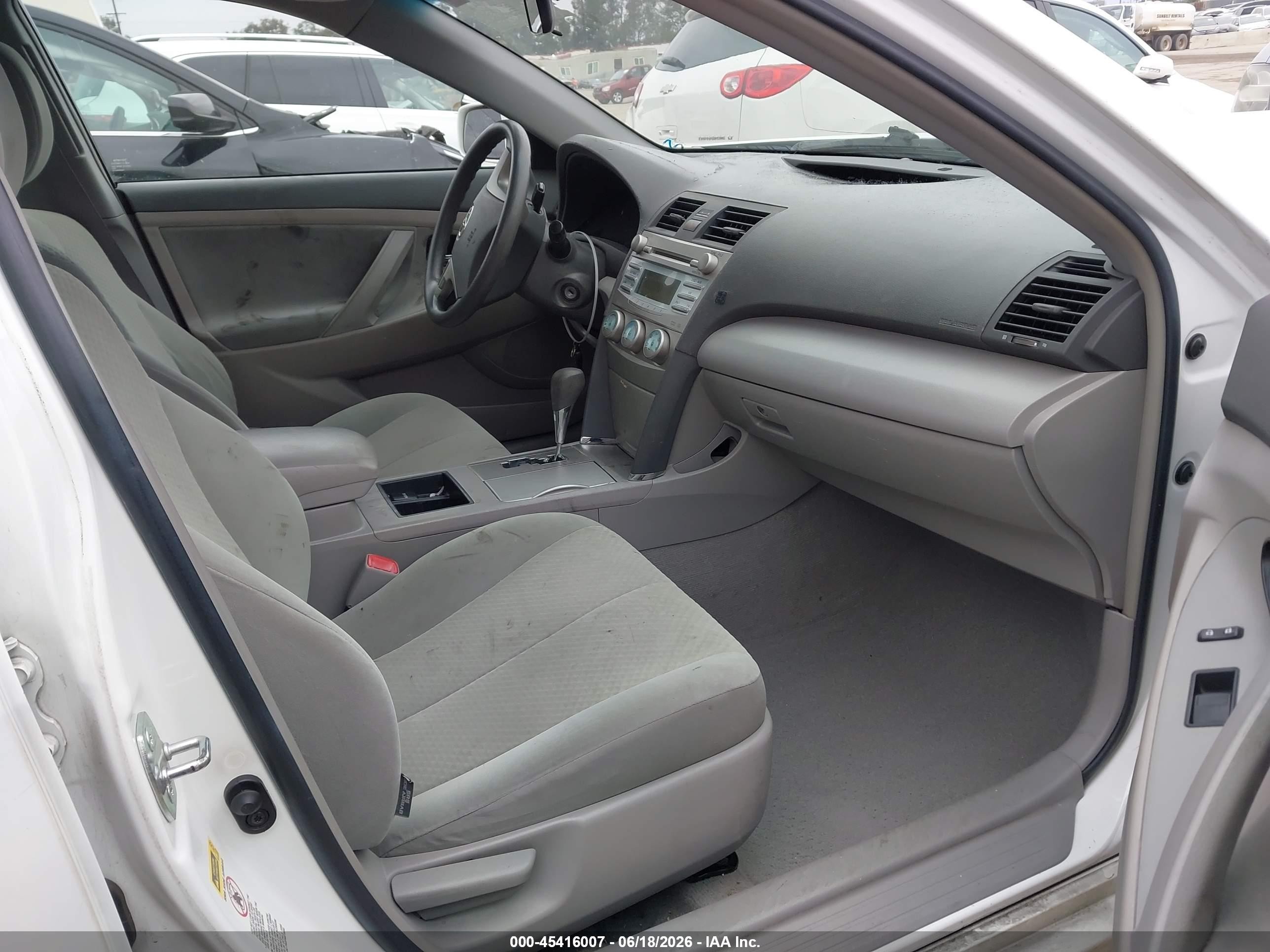 2009 Toyota Camry Le White vin: 4T4BE46K89R108724