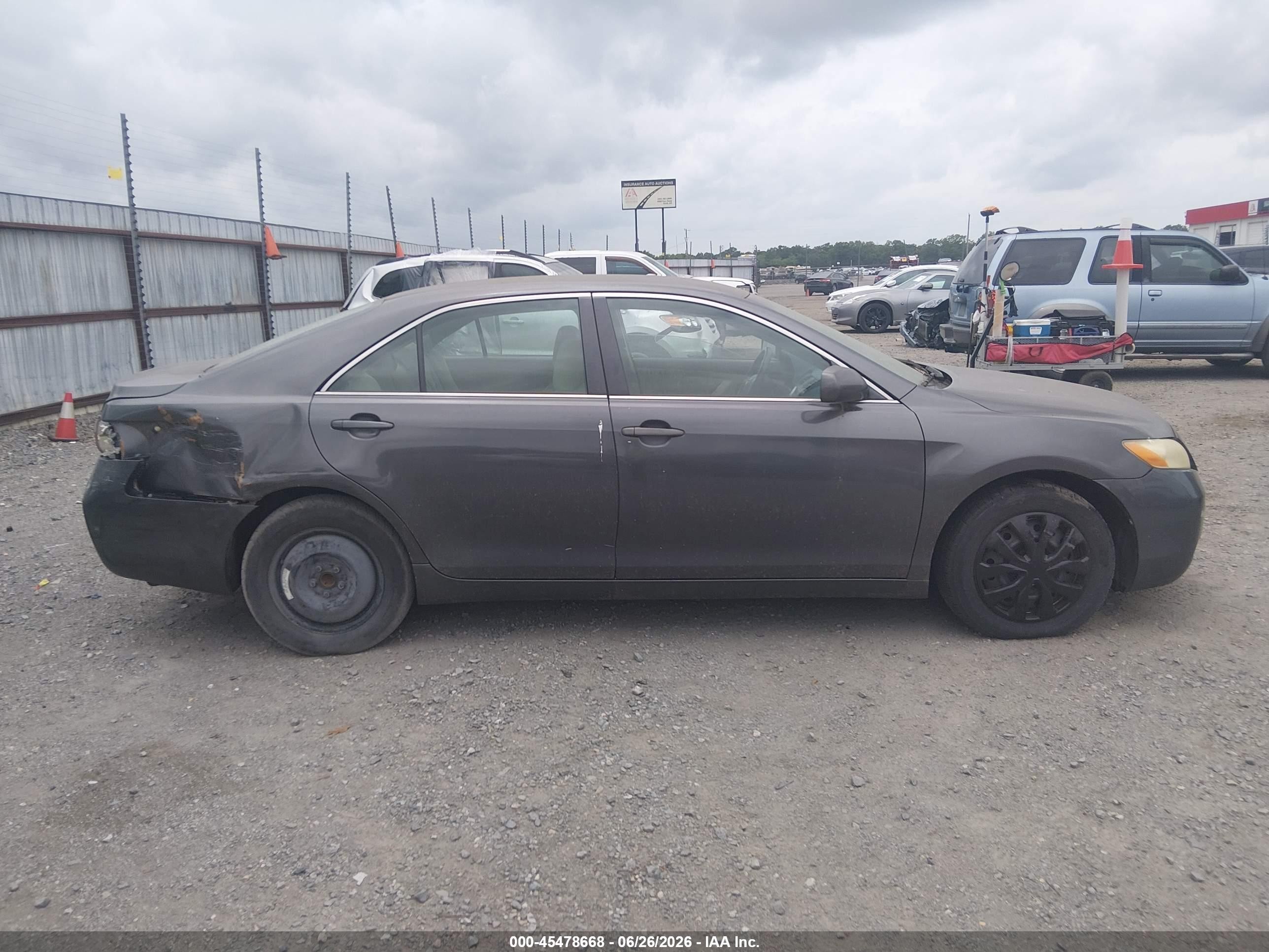 2008 Toyota Camry Le Gray vin: 4T4BE46K98R017637