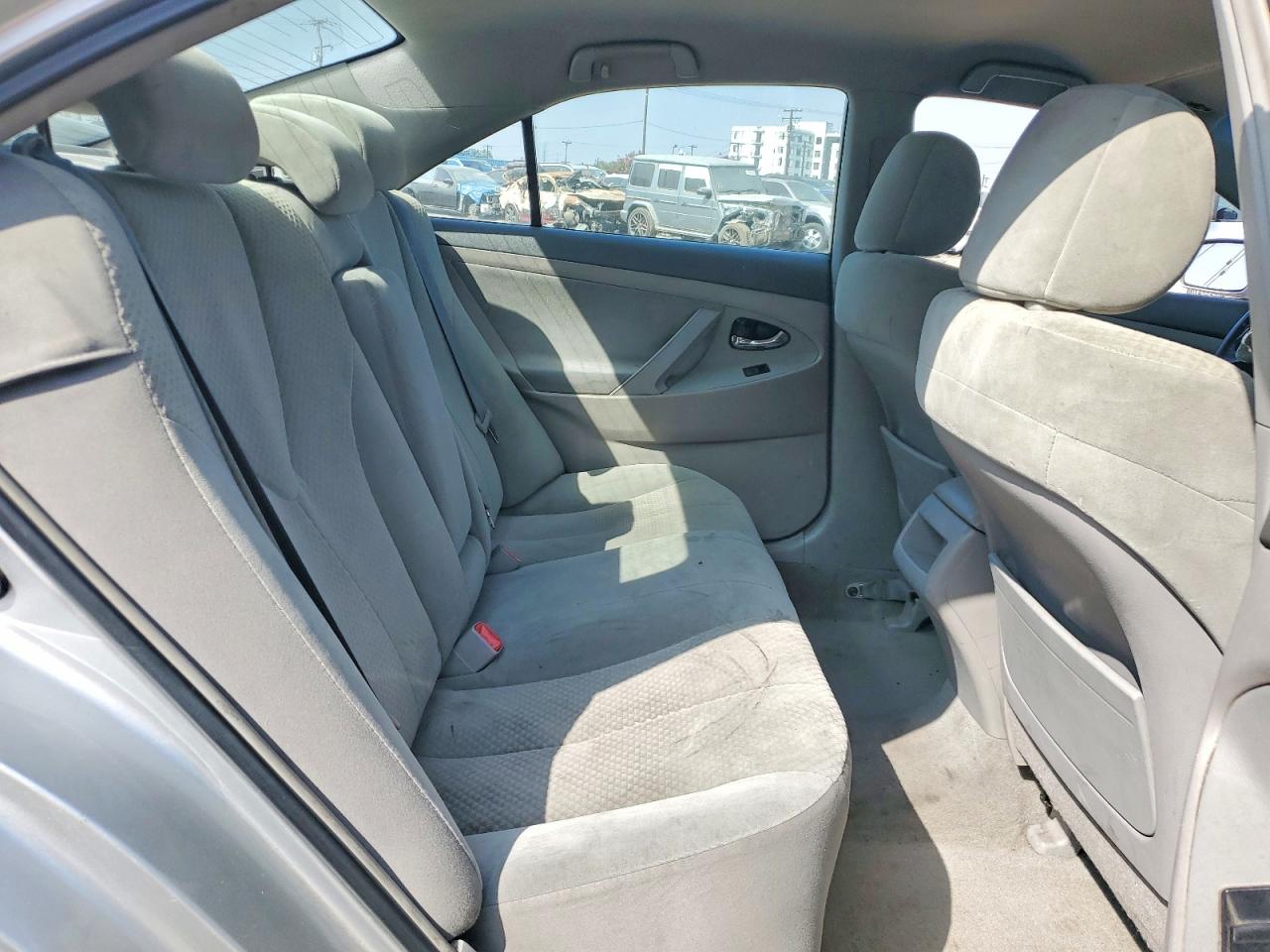 2009 Toyota Camry Le Серебряный vin: 4T4BE46K99R052731