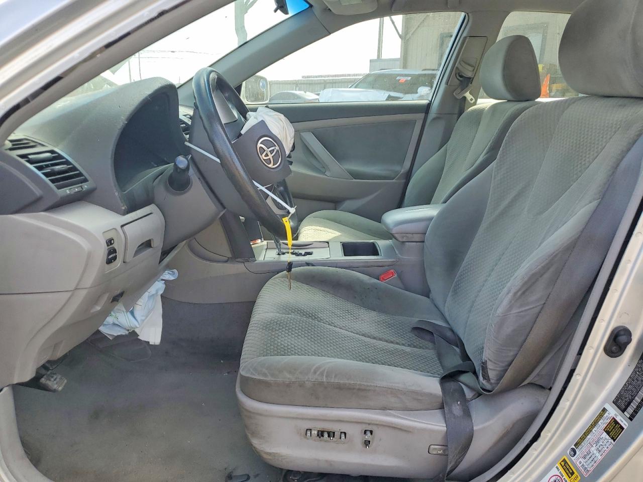 2009 Toyota Camry Le Серебряный vin: 4T4BE46K99R052731