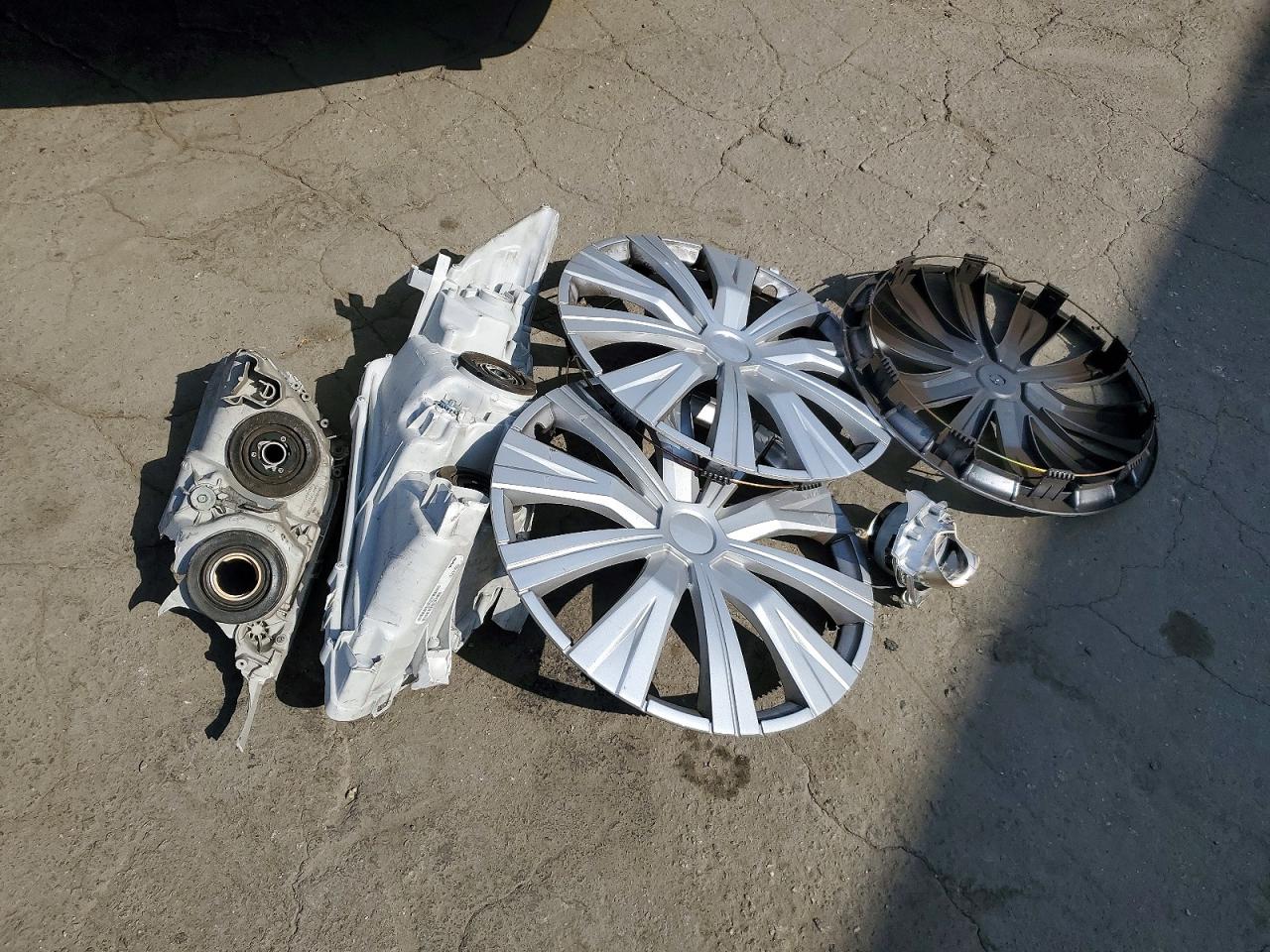 2009 Toyota Camry Le Серебряный vin: 4T4BE46K99R052731