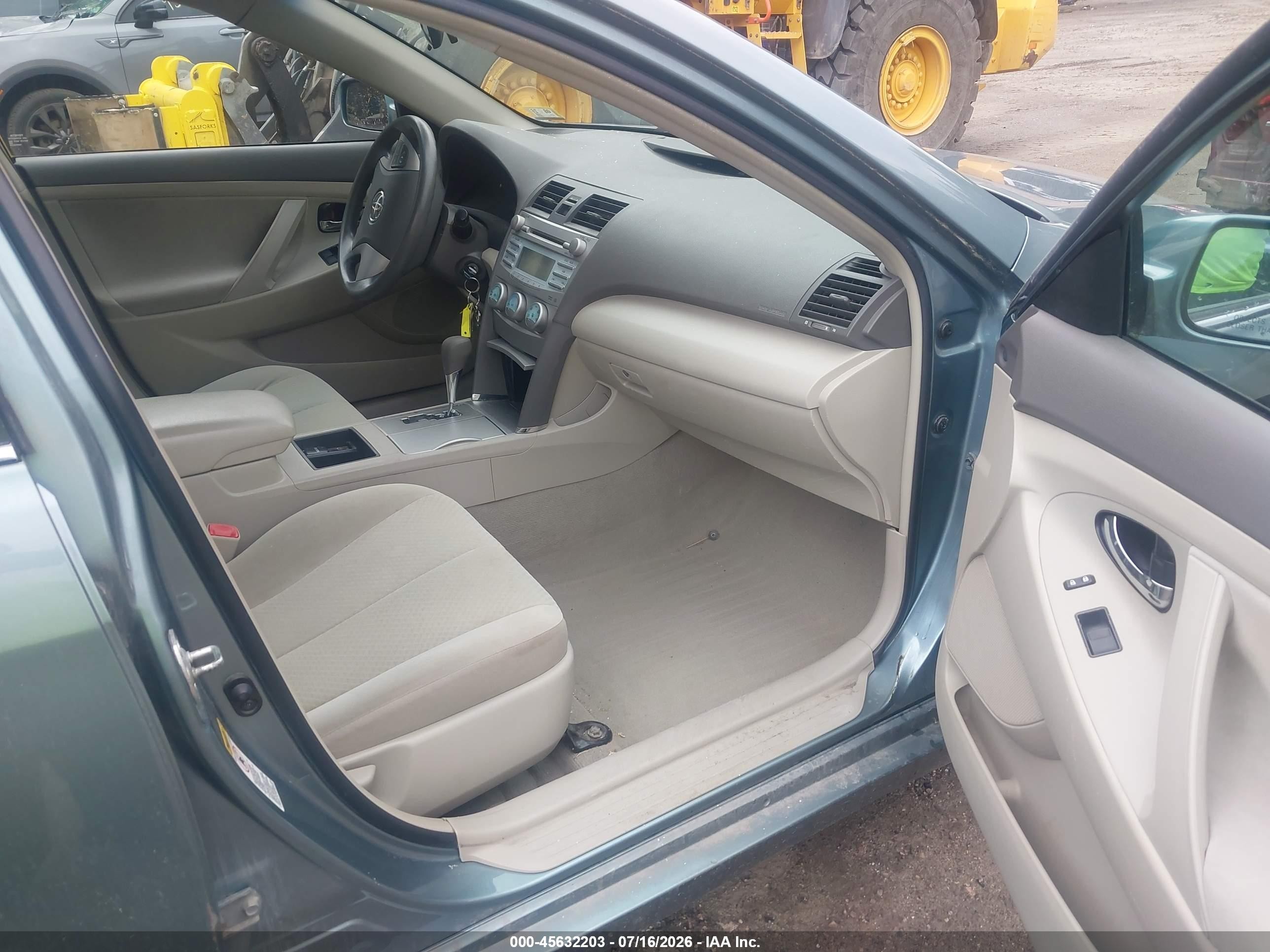2009 Toyota Camry Le Green vin: 4T4BE46K99R058495