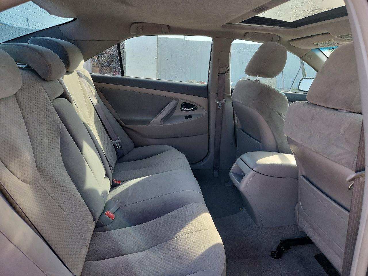 2009 Toyota Camry Le Серебряный vin: 4T4BE46K99R081257