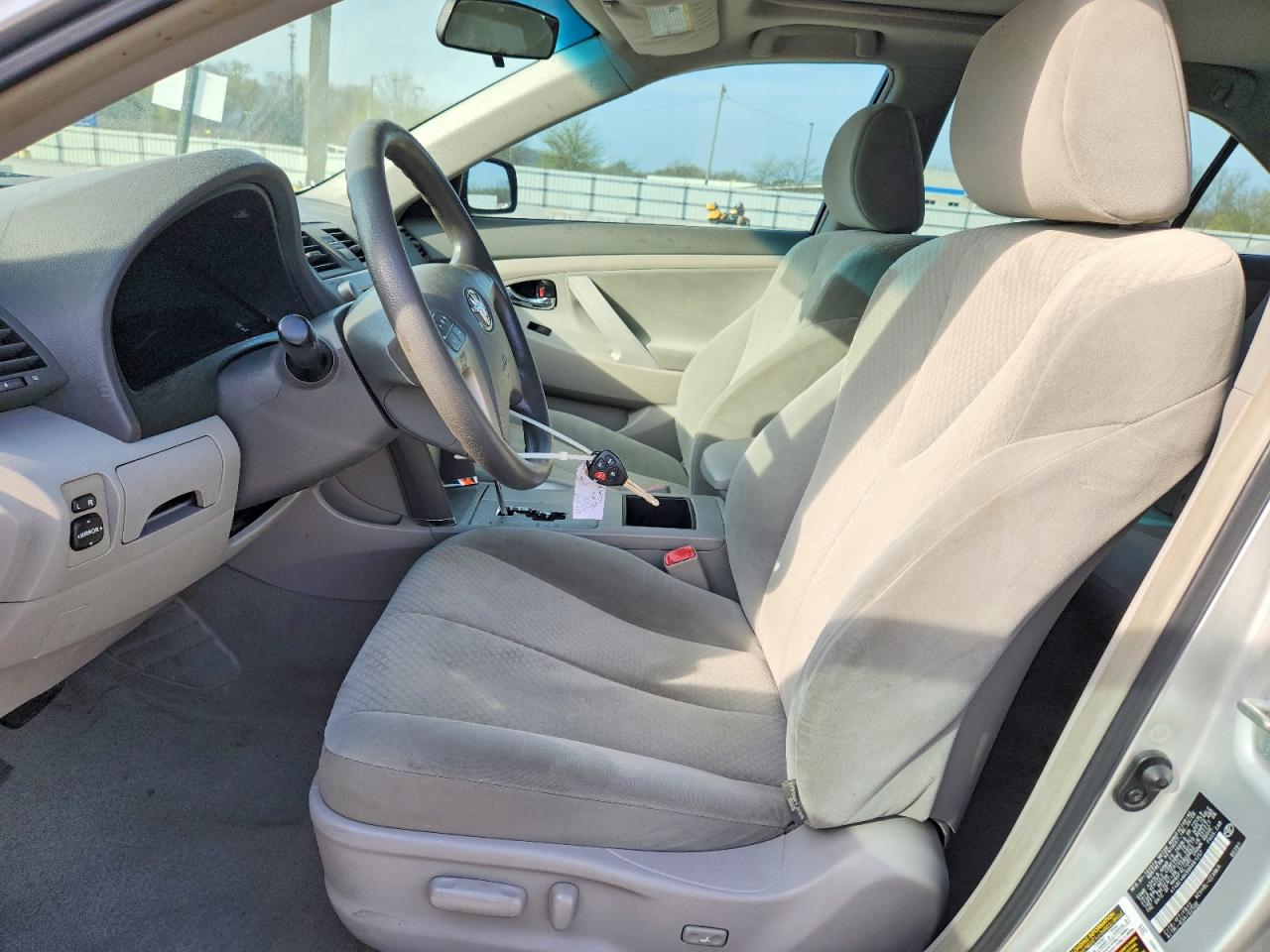 2009 Toyota Camry Le Серебряный vin: 4T4BE46K99R081257