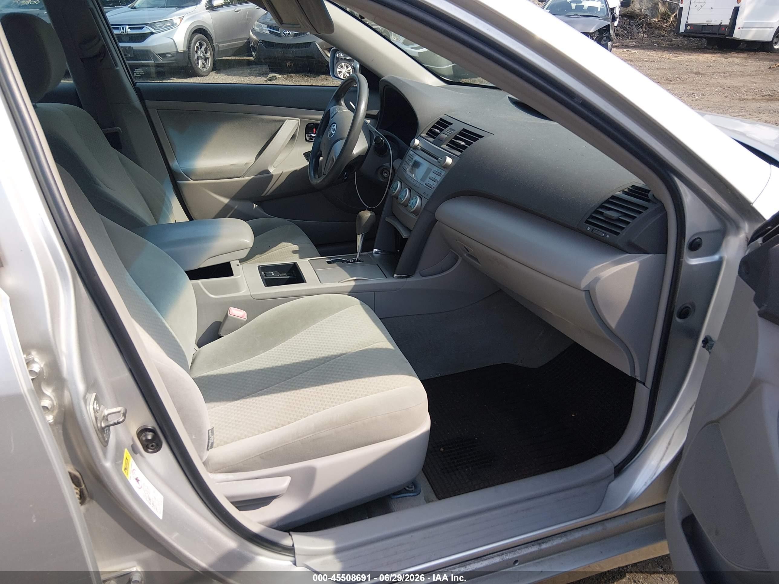 2009 Toyota Camry Le Silver vin: 4T4BE46K99R084773
