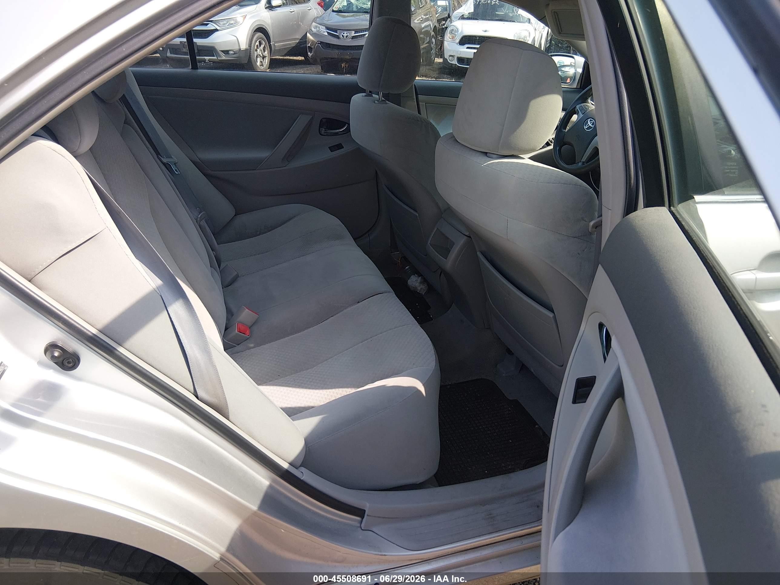 2009 Toyota Camry Le Silver vin: 4T4BE46K99R084773