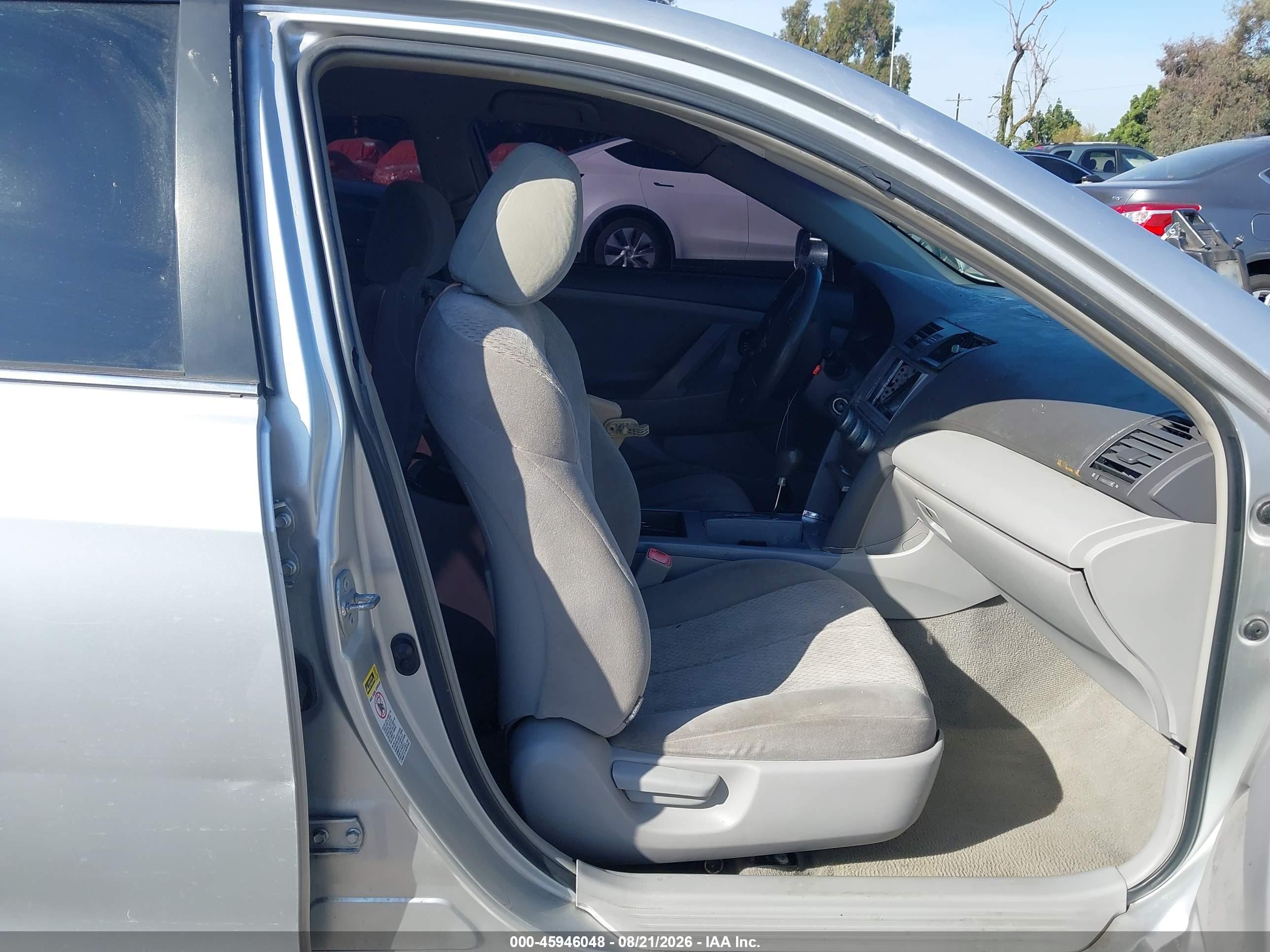 2009 Toyota Camry Le Silver vin: 4T4BE46K99R096907